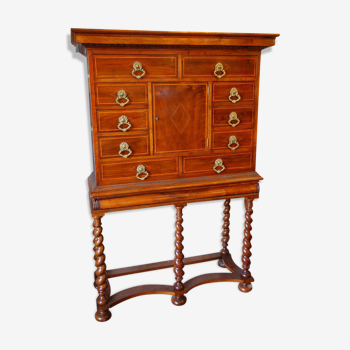 Cabinet en noyer d'époque XIXe siècle