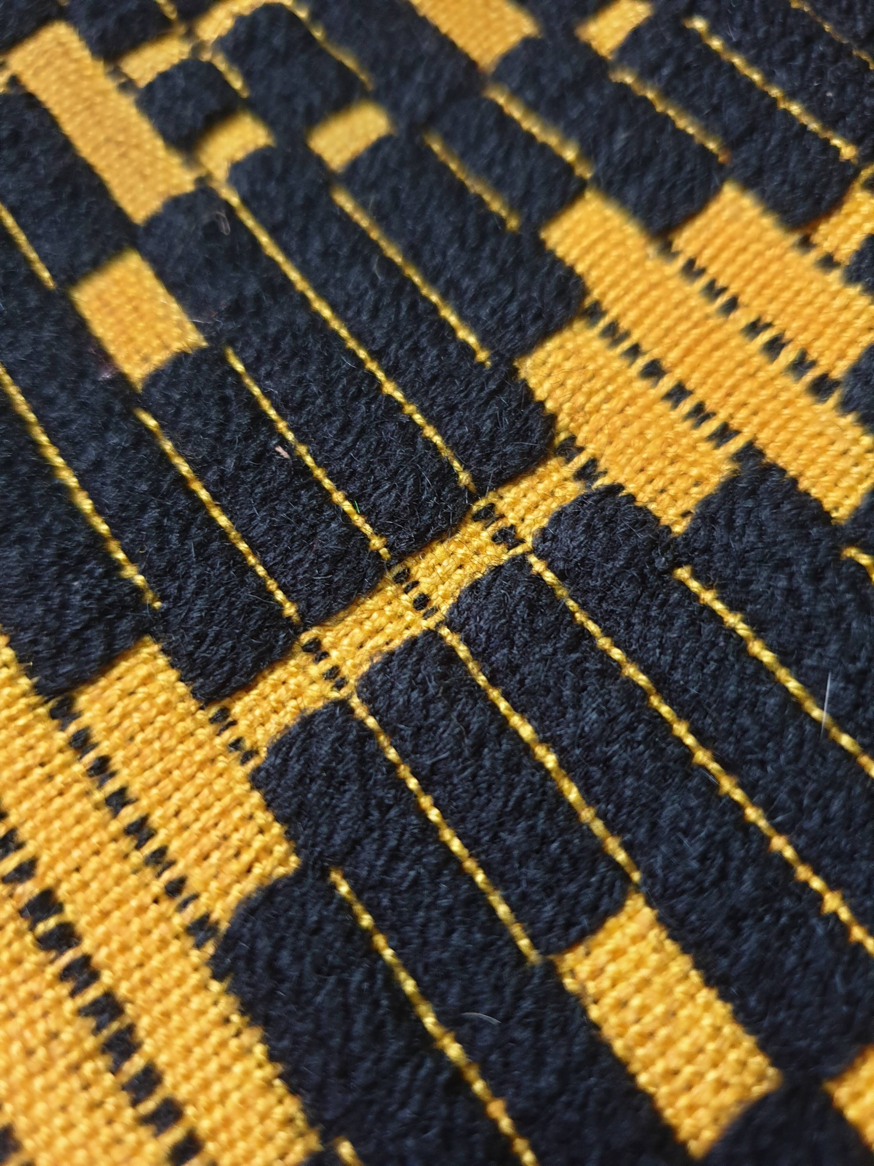 Wool handwoven yellow rug Romanian rug. Teppich. Tapis roumain. Romania