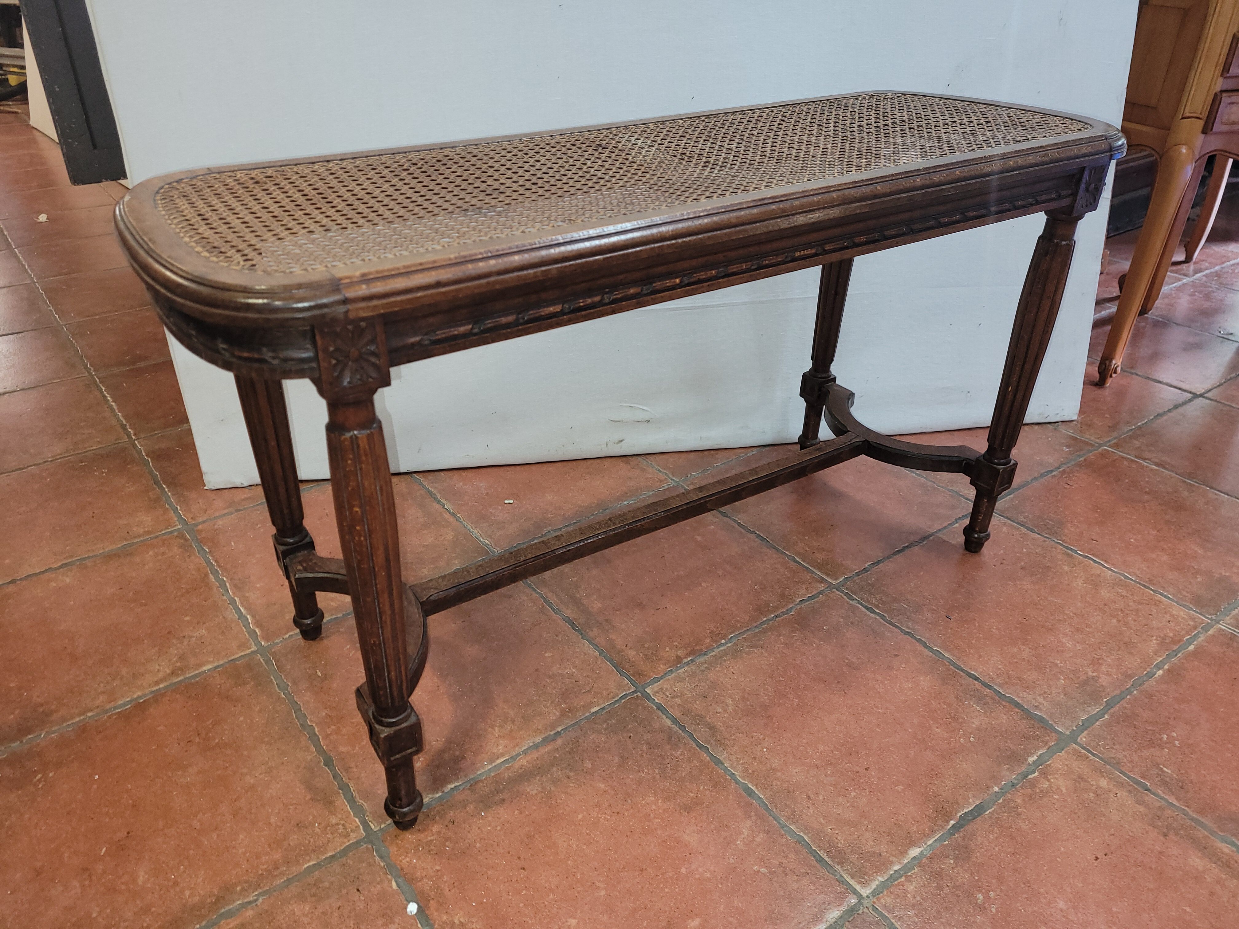 Piano bench