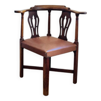 19th century corner armchair in solid oak with dowels and imitation leather