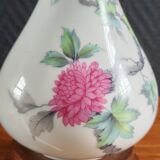 Porcelain table lamp with floral decoration