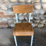 Maternal desk and its chair