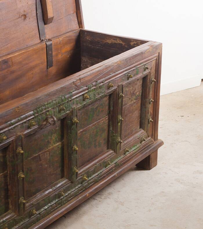 Grand coffre en bois