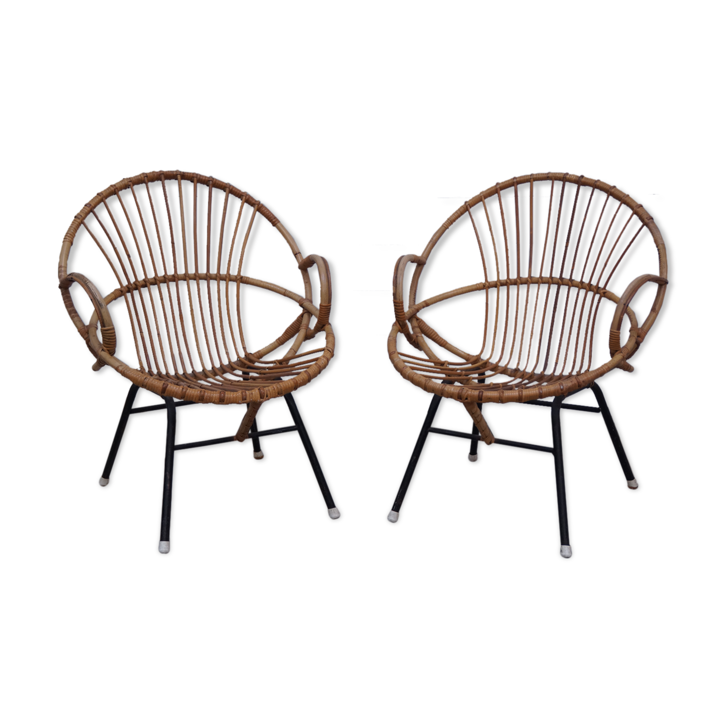 Paire de fauteuils corbeille en rotin