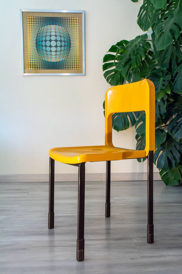 Série de 8 chaises design Pop année 1970-80