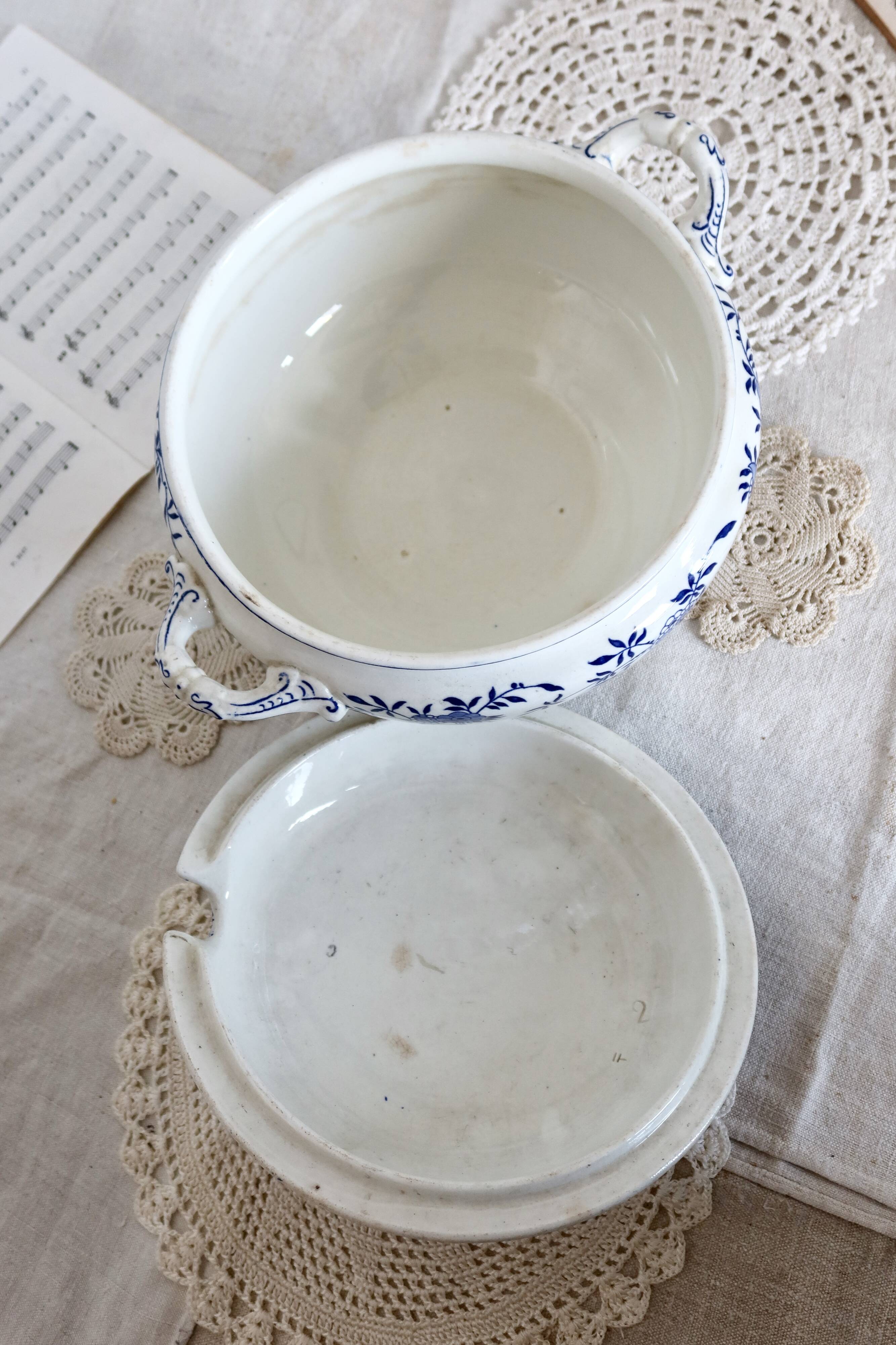 Antique soup tureen - Rare Dresden porcelain