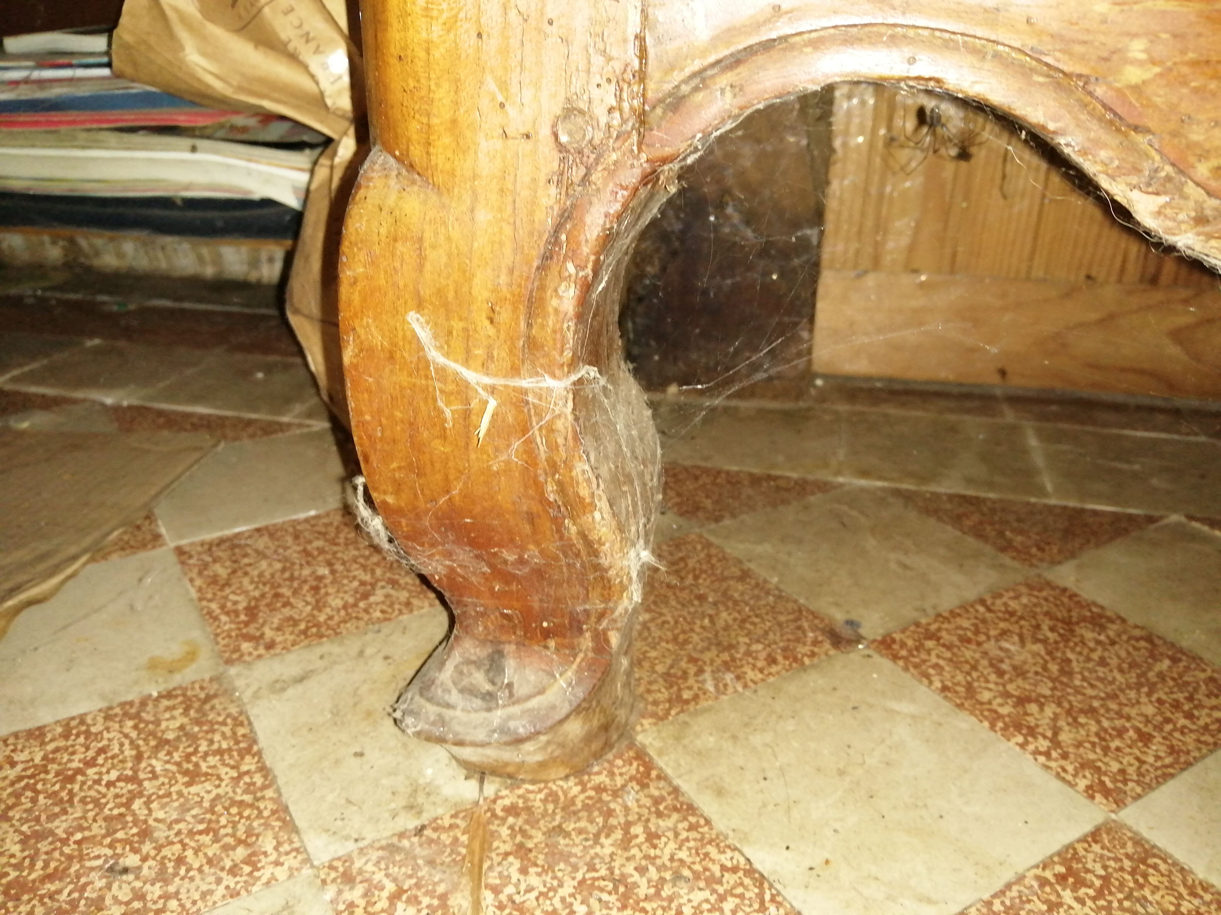 Homme Debout en Merisier Massif