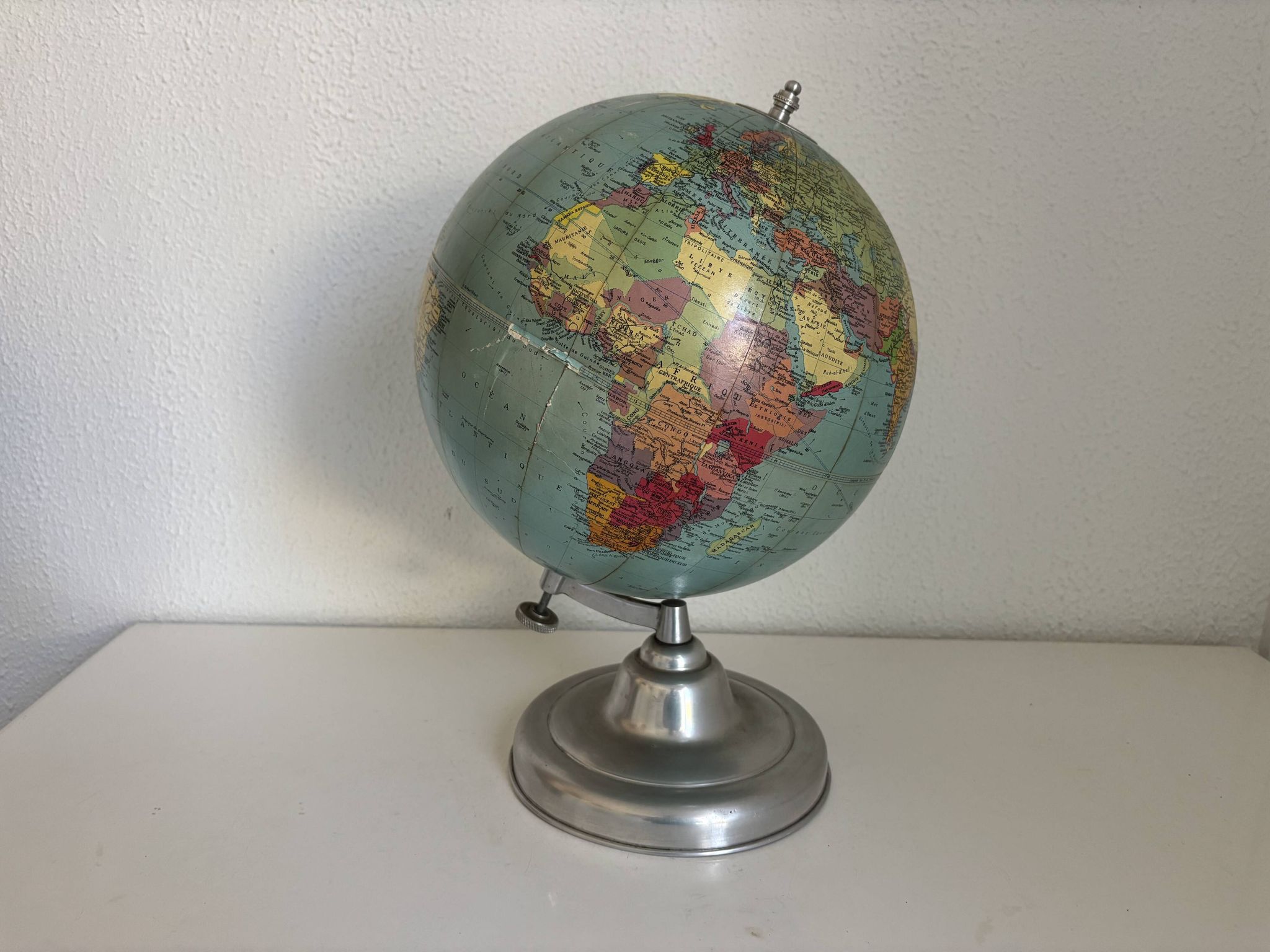 Vintage terrestrial globe 1961 world map Taride Paris - 36 cm