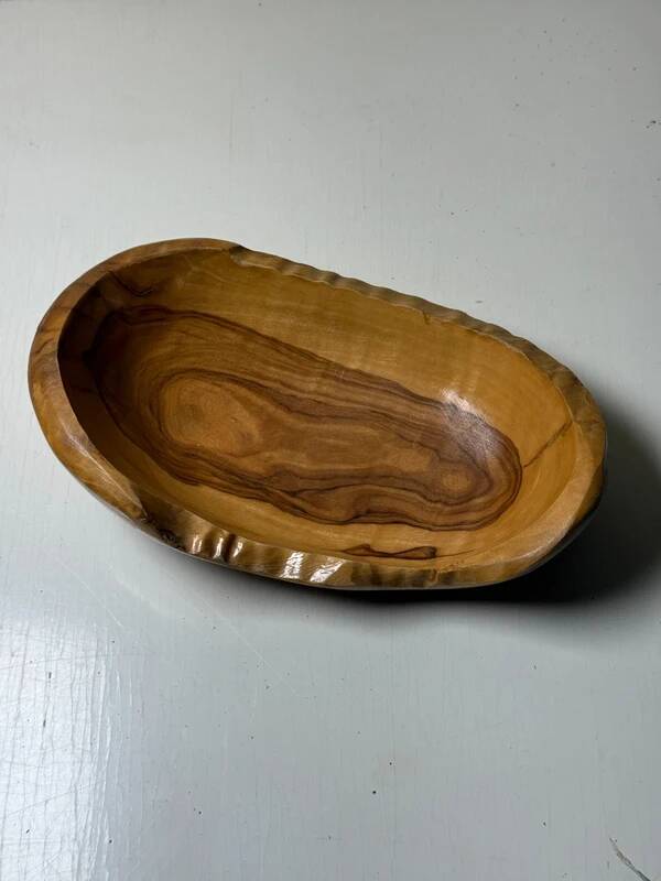 Handcrafted solid olive wood bowl 20 cm – Organic freeform shape