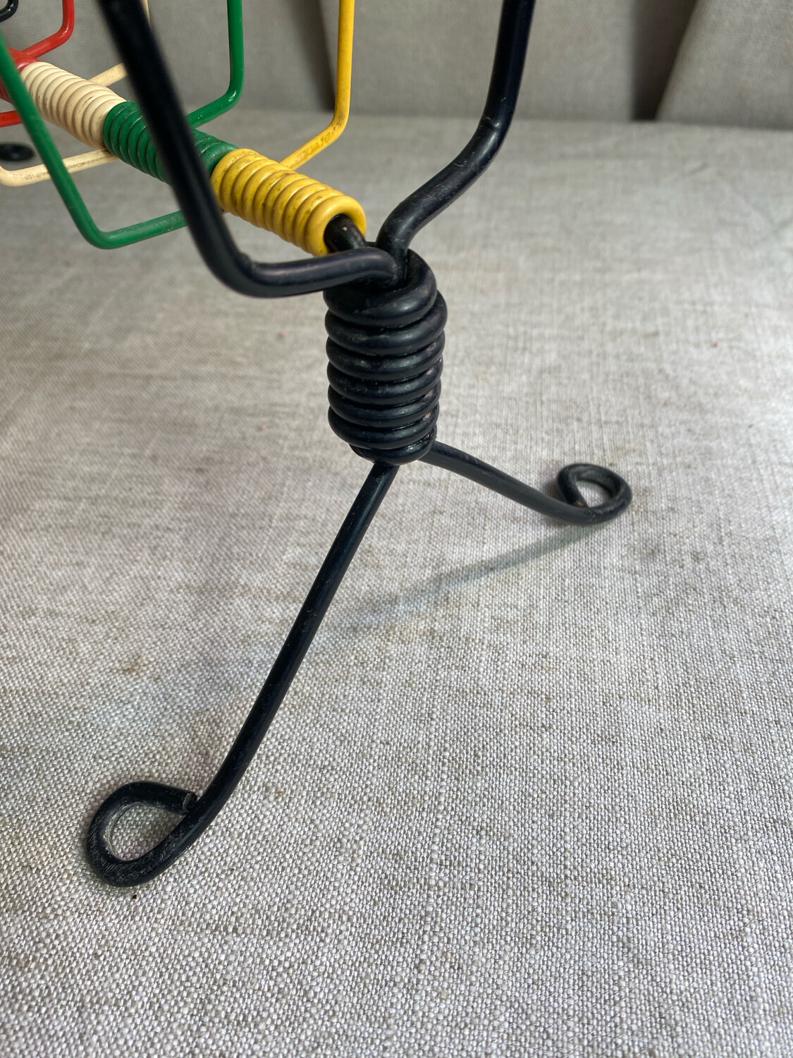 Scoubidou magazine rack, 1960s