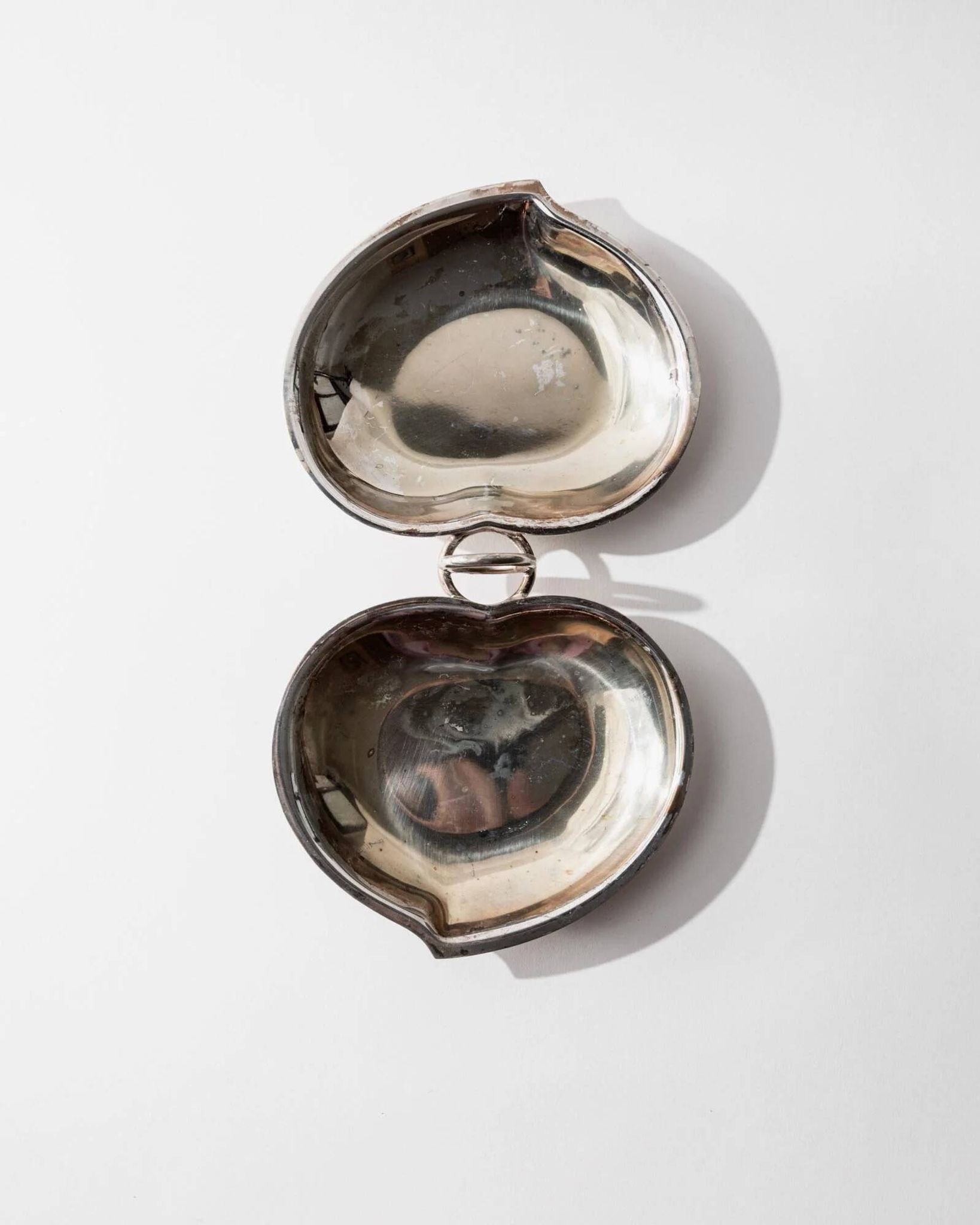 Vintage 1960s silver-plated catchall, double heart shell with ring handle.