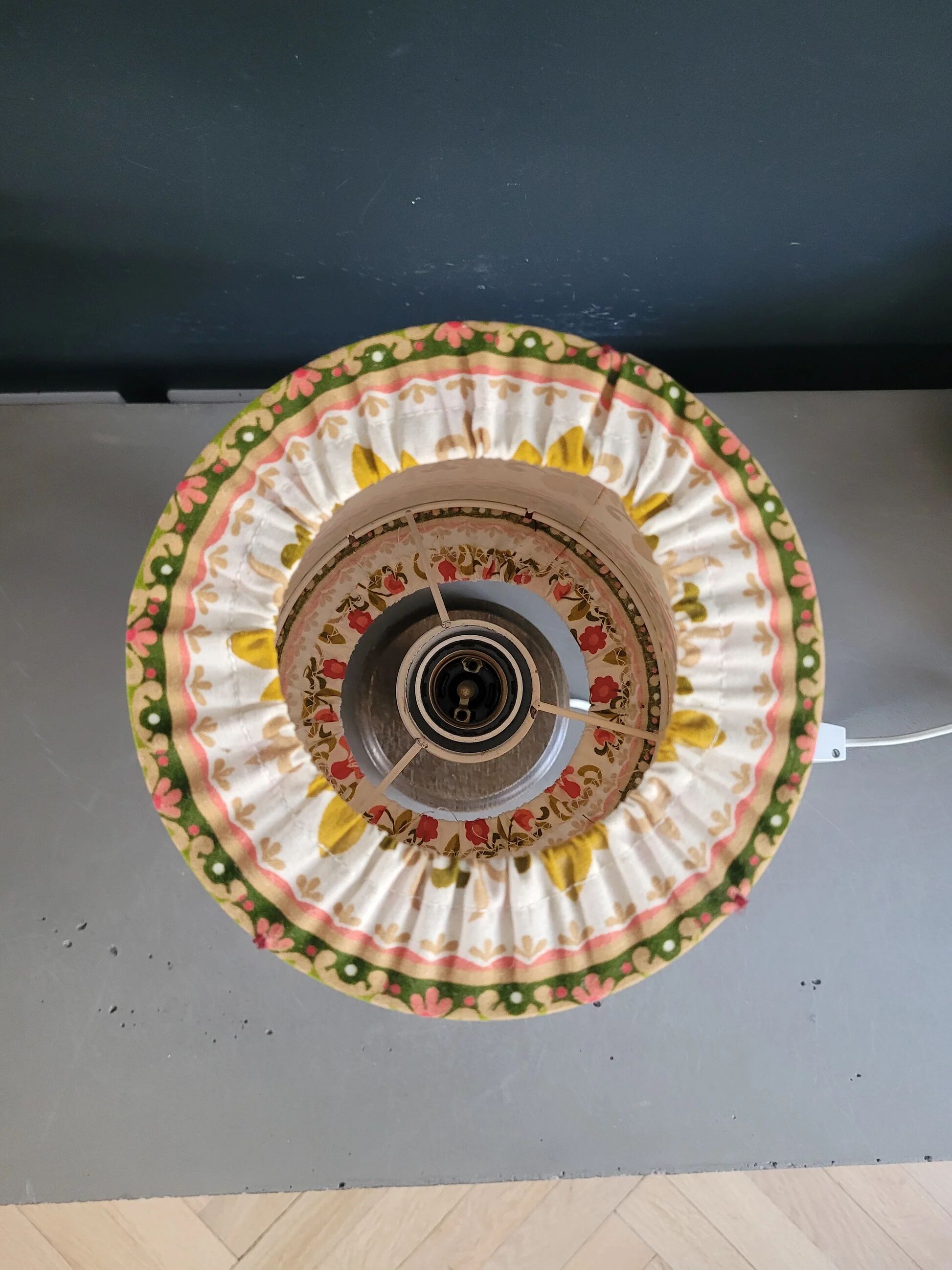 Bedside lamp with turned wooden base and floral shade - Ref 957