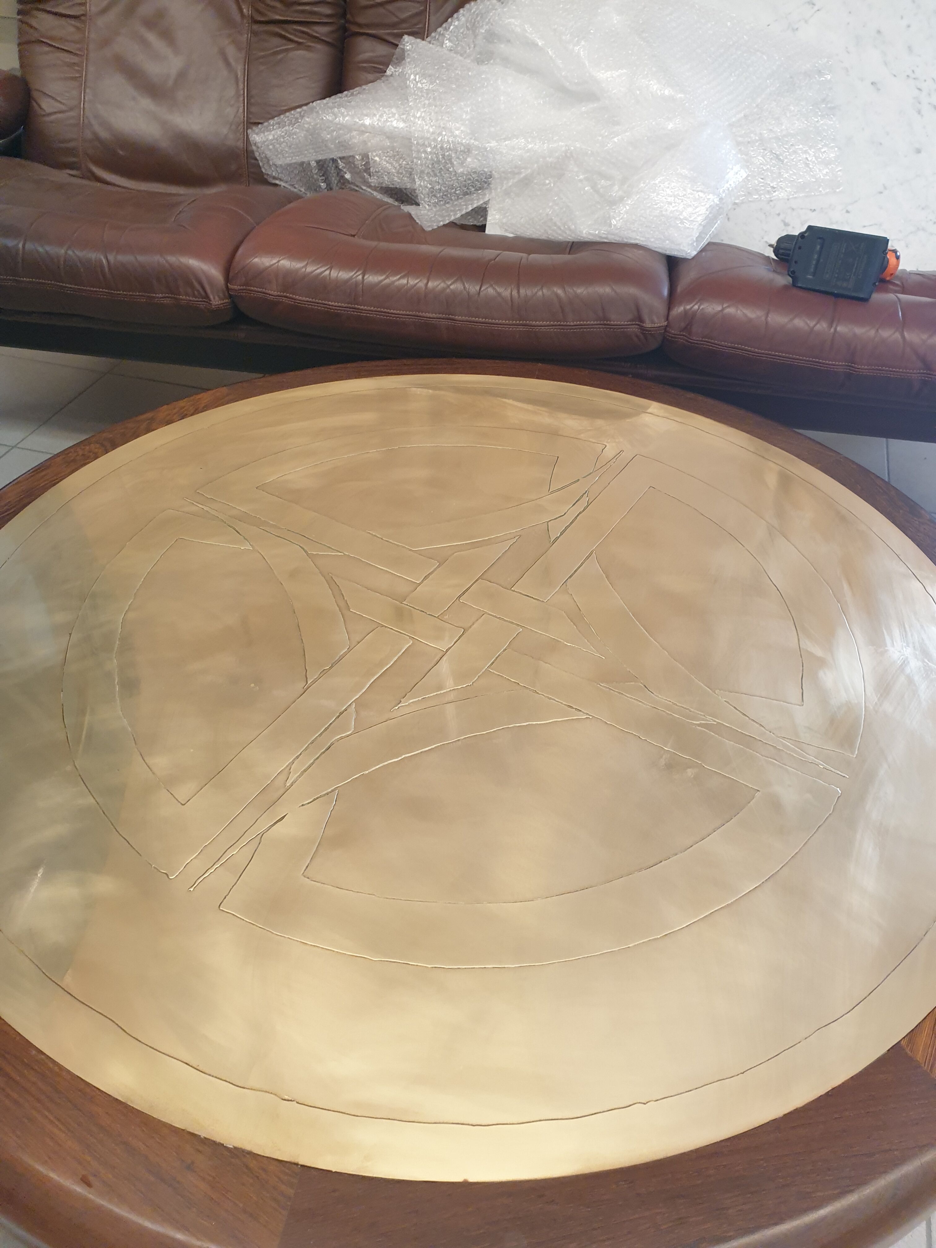 Vintage round coffee table in rosewood and brass