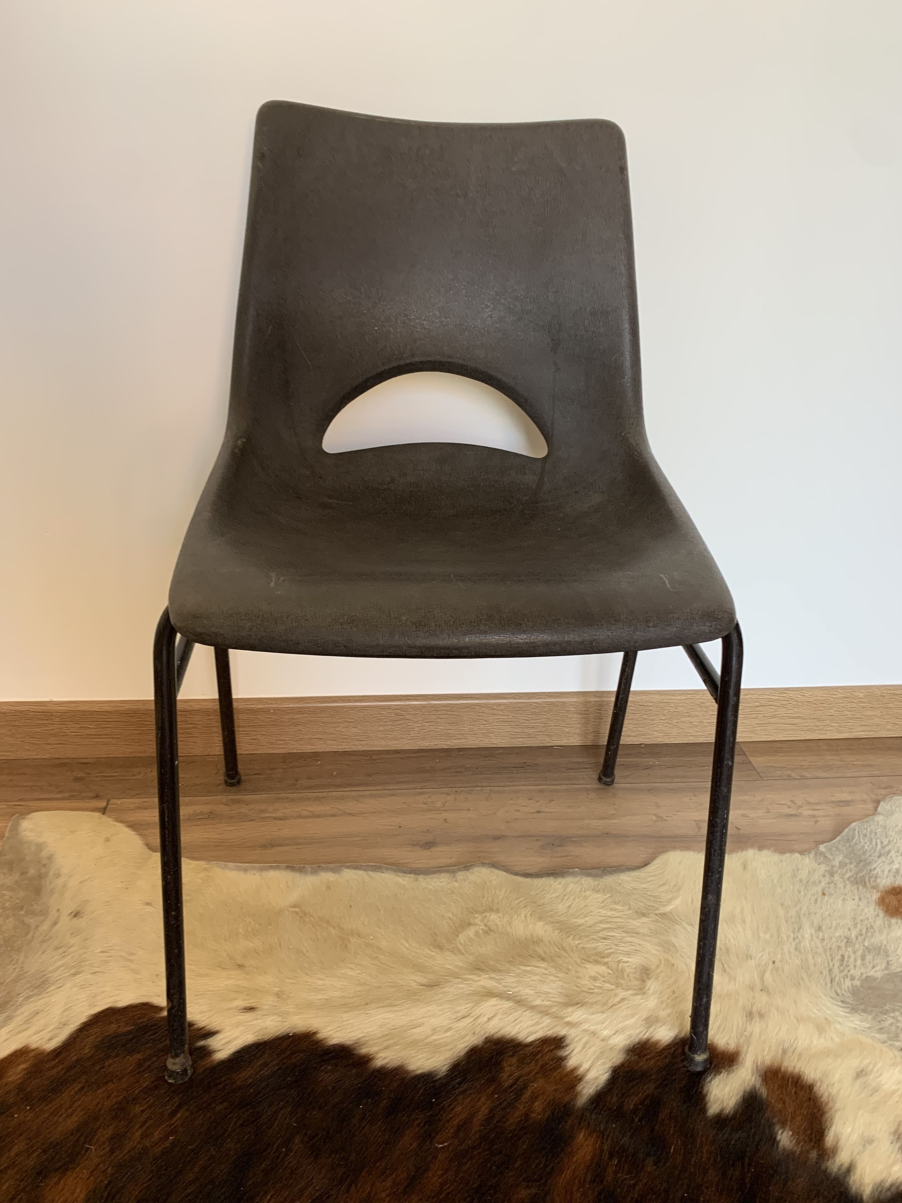 Chaise coque plastique marque Sitting