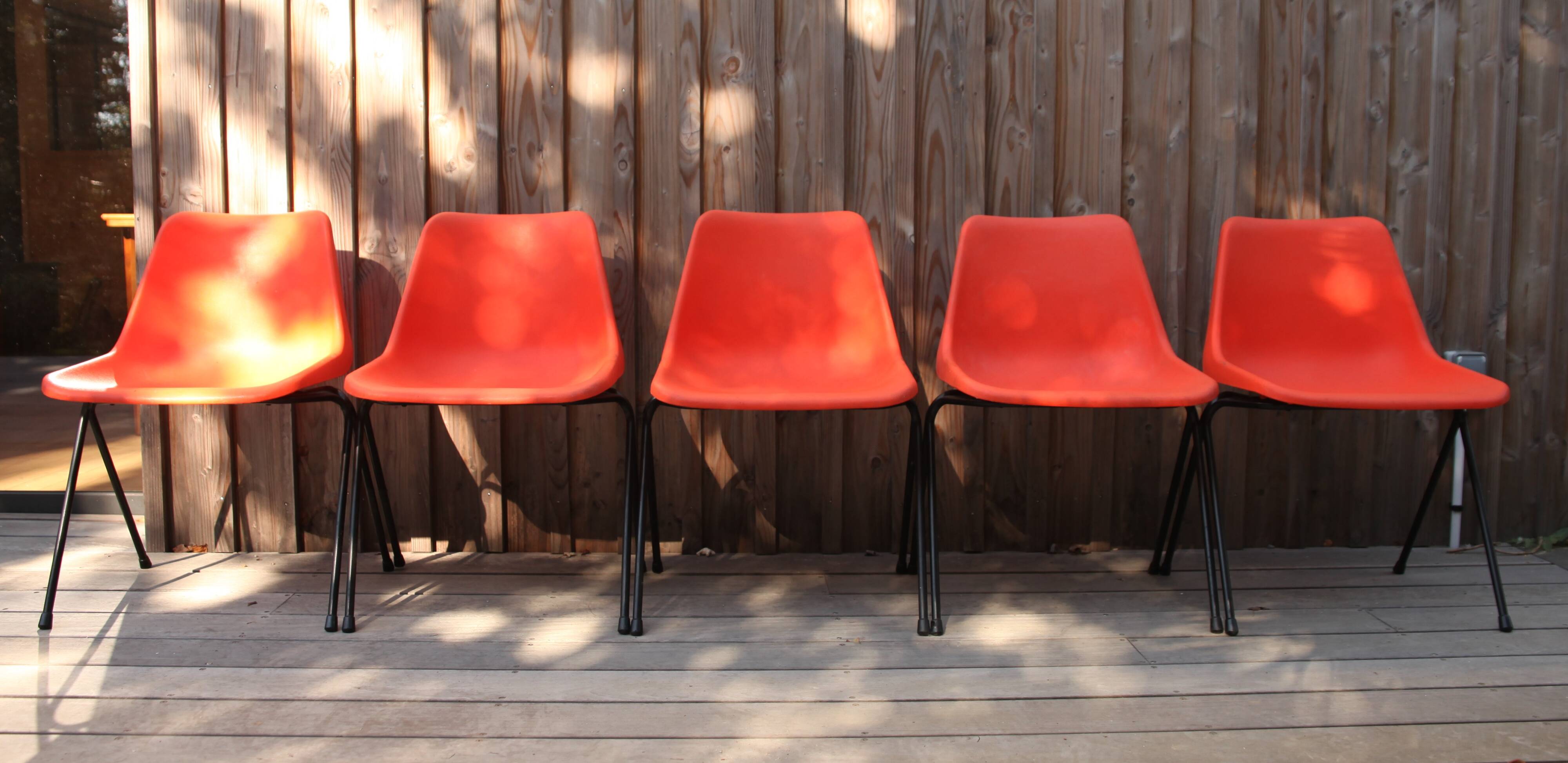 5 orange plastic chairs by Robin Day for Hille