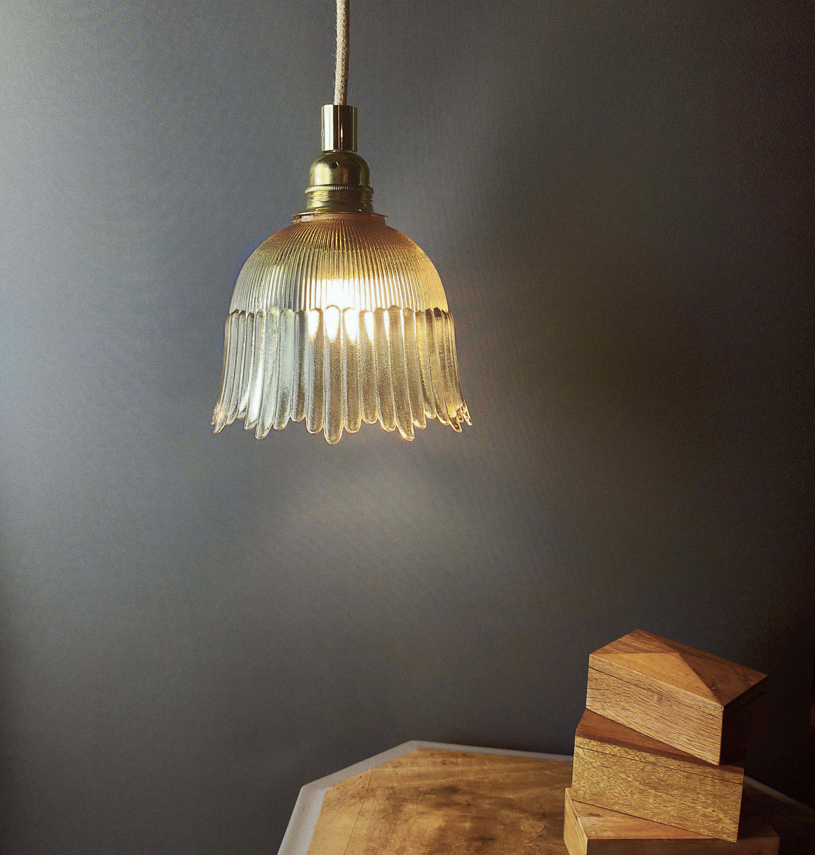 Gold glass suspension