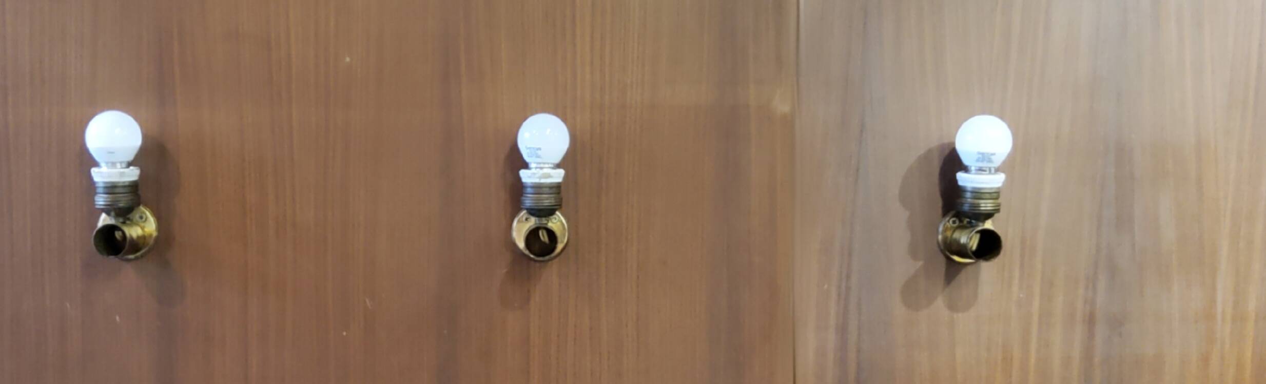 Murano, leaf sconces in worked transparent glass, 1940s