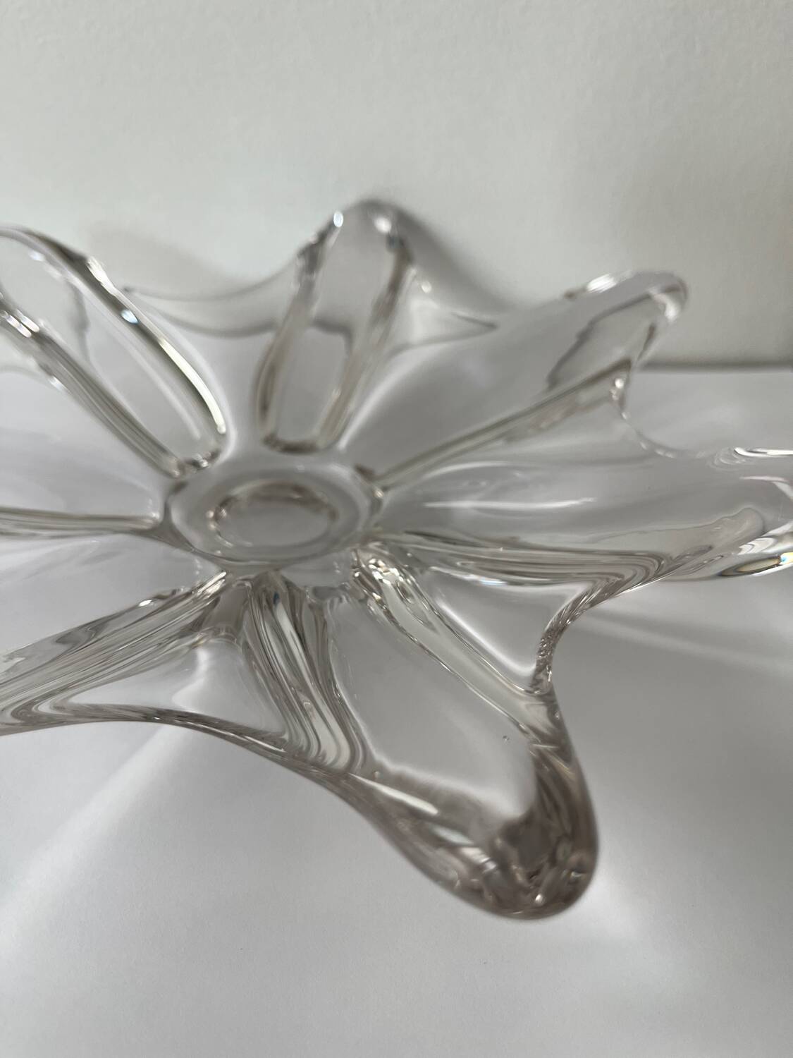 Crystal star or flower shaped empty pocket