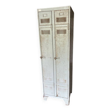Industrial locker room