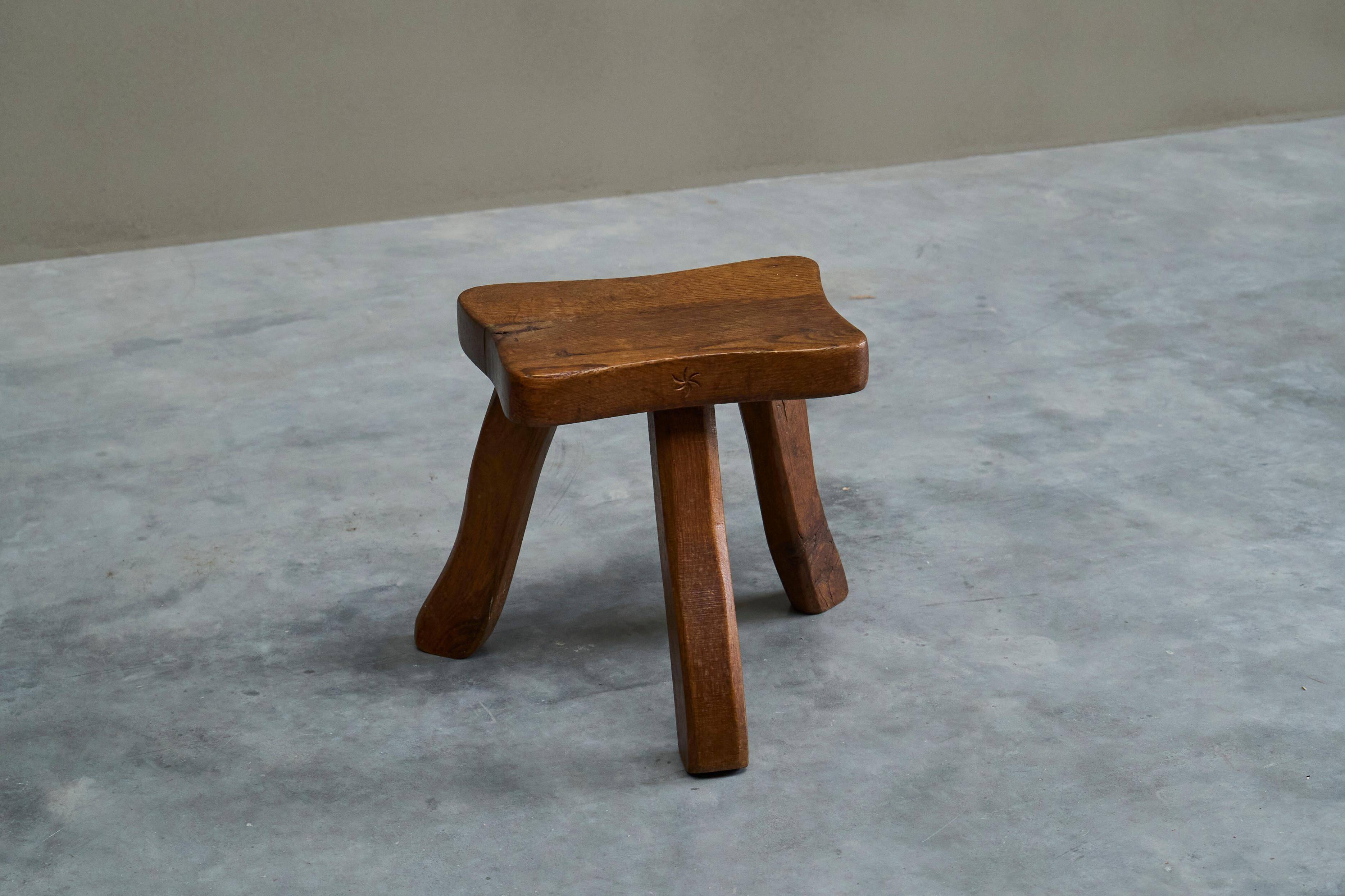 Tripod stool in solid oak, 1950s