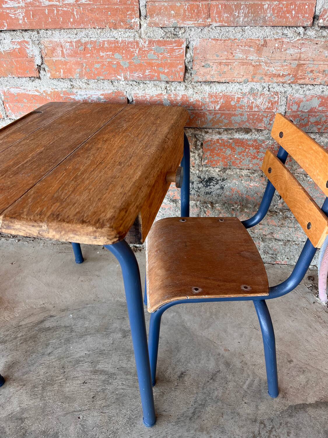 Child's desk