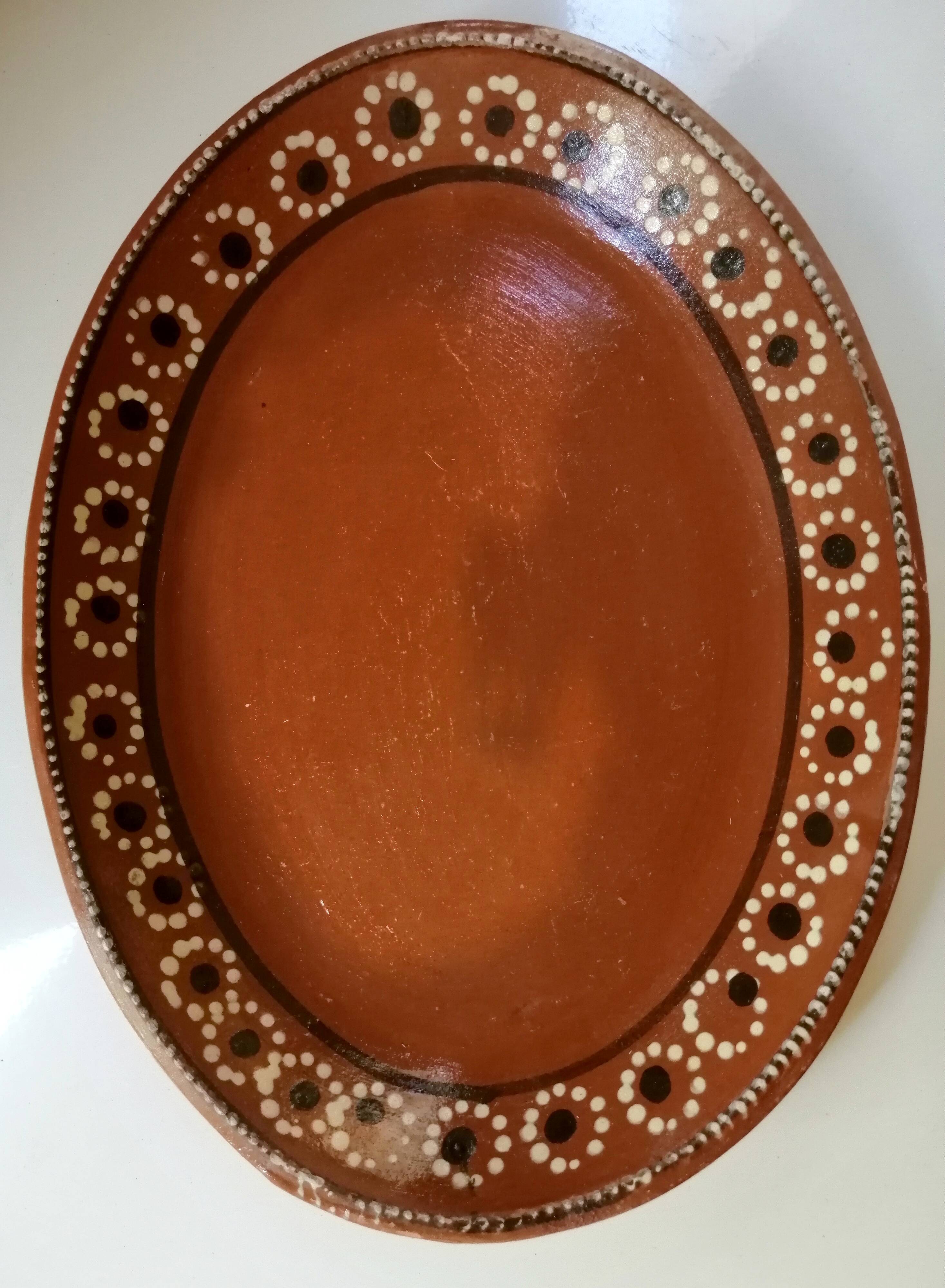 Oval plate in varnished sandstone 70'