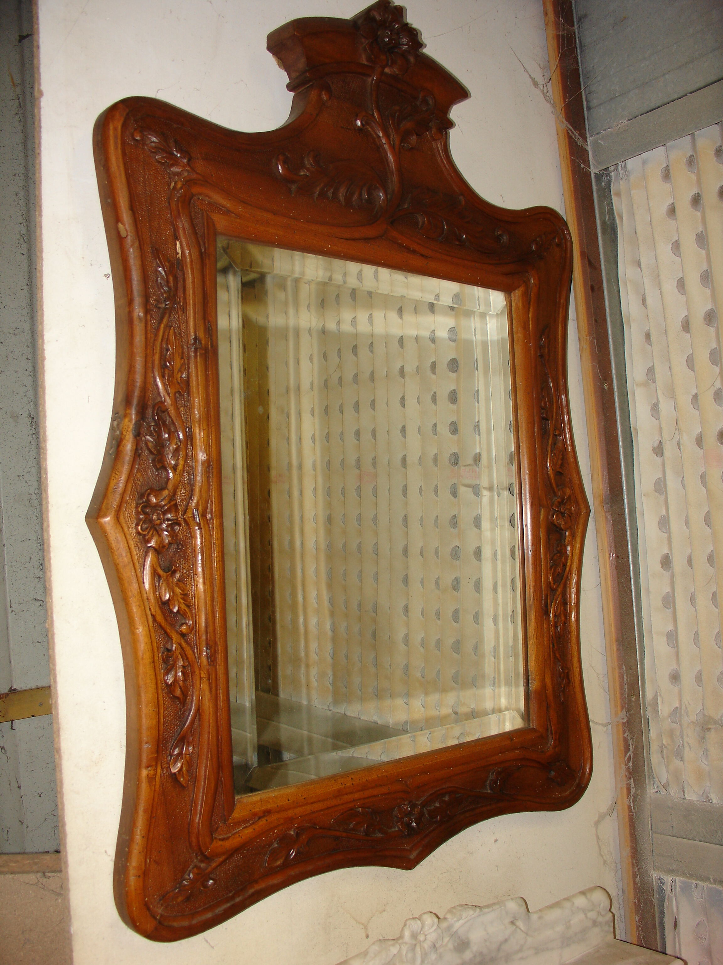 Dressing table and mirror in walnut, circa 1880