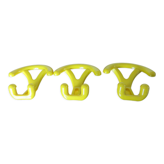 Series of 3 yellow plastic hooks Ghidini Italy 70s