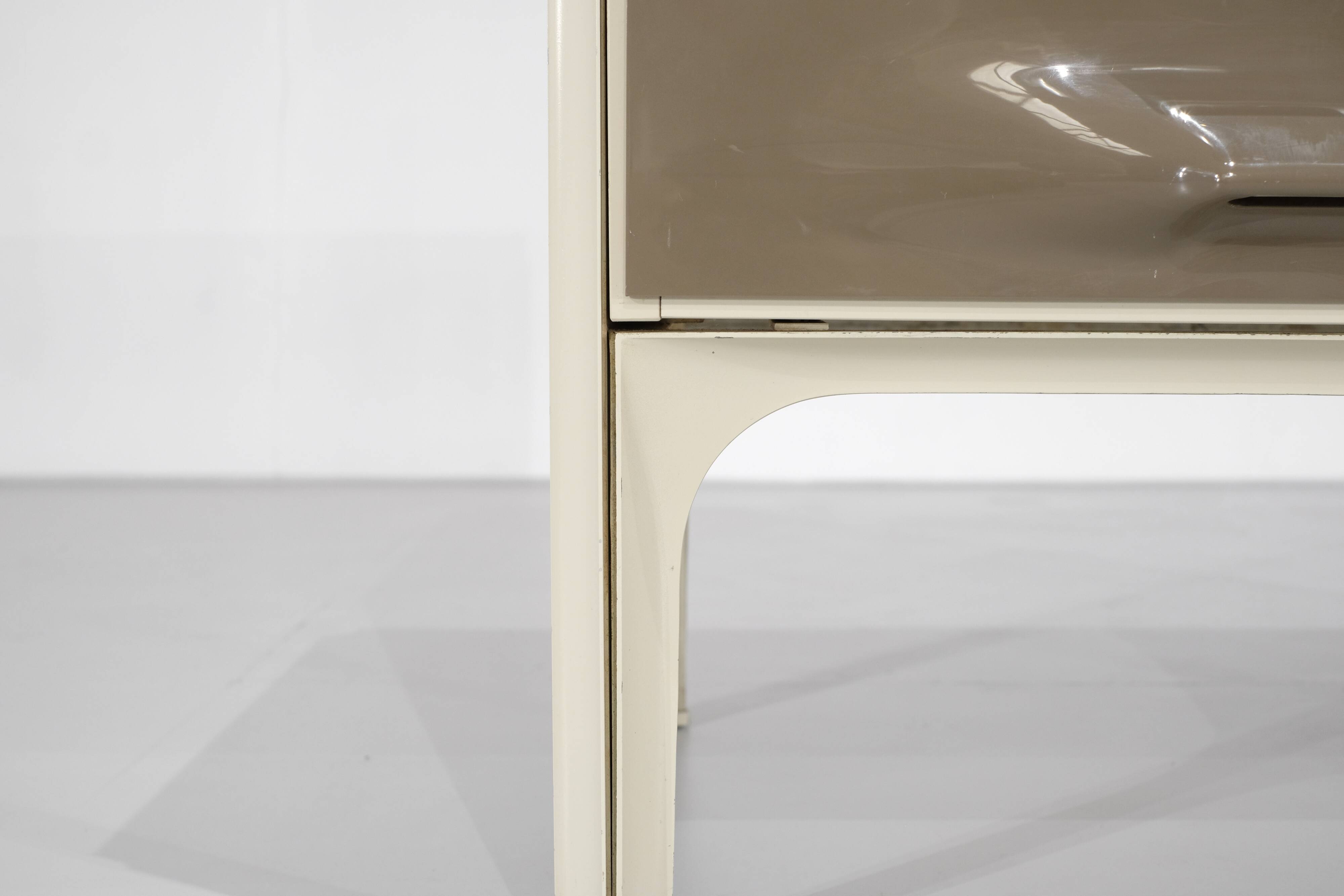 Desk "DF2000" designed by Raymond Loewy for Doubinsky Frères, France.