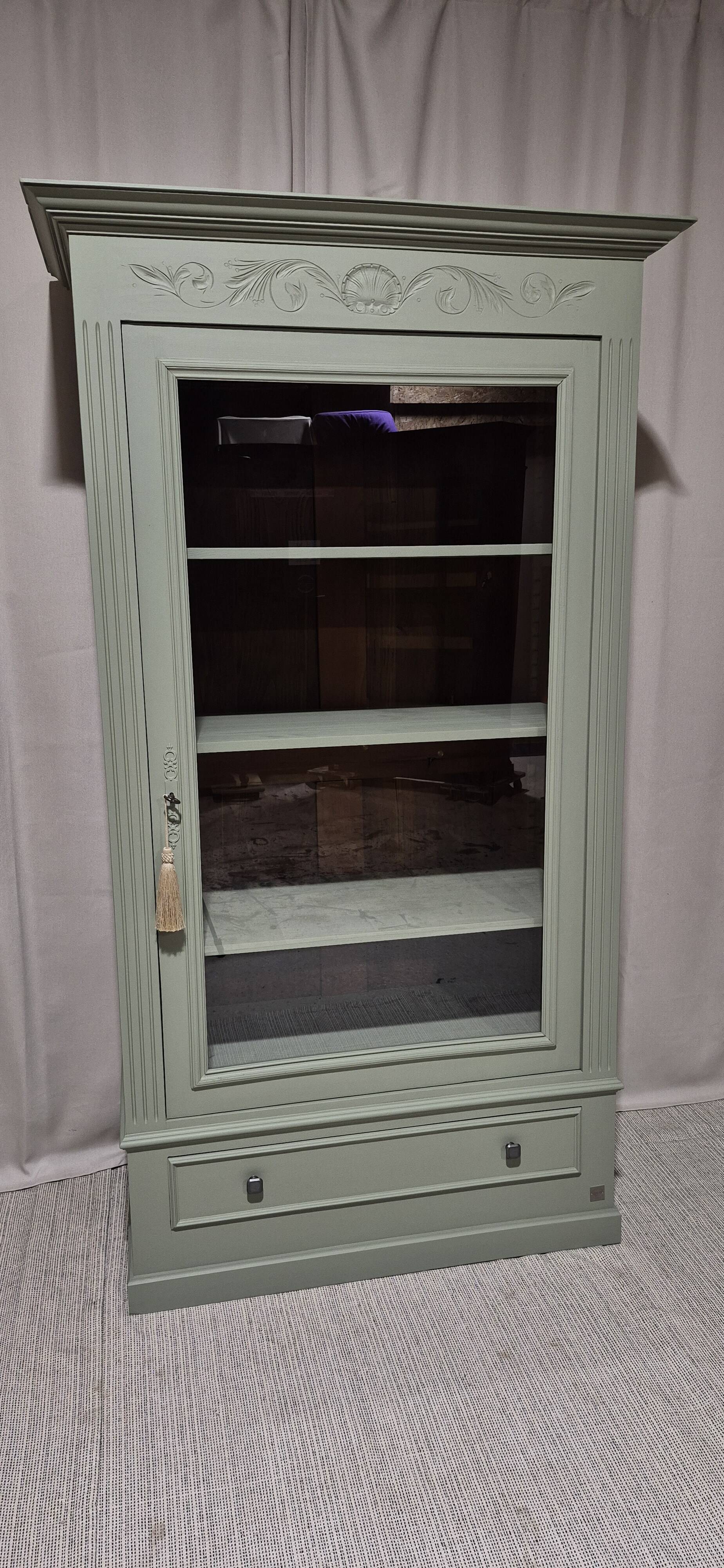 Glass display cabinet with drawer