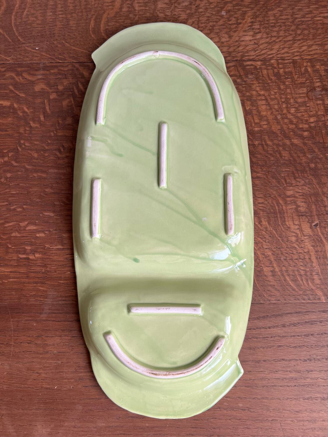 Asparagus dish and drainer in slip-cast iron