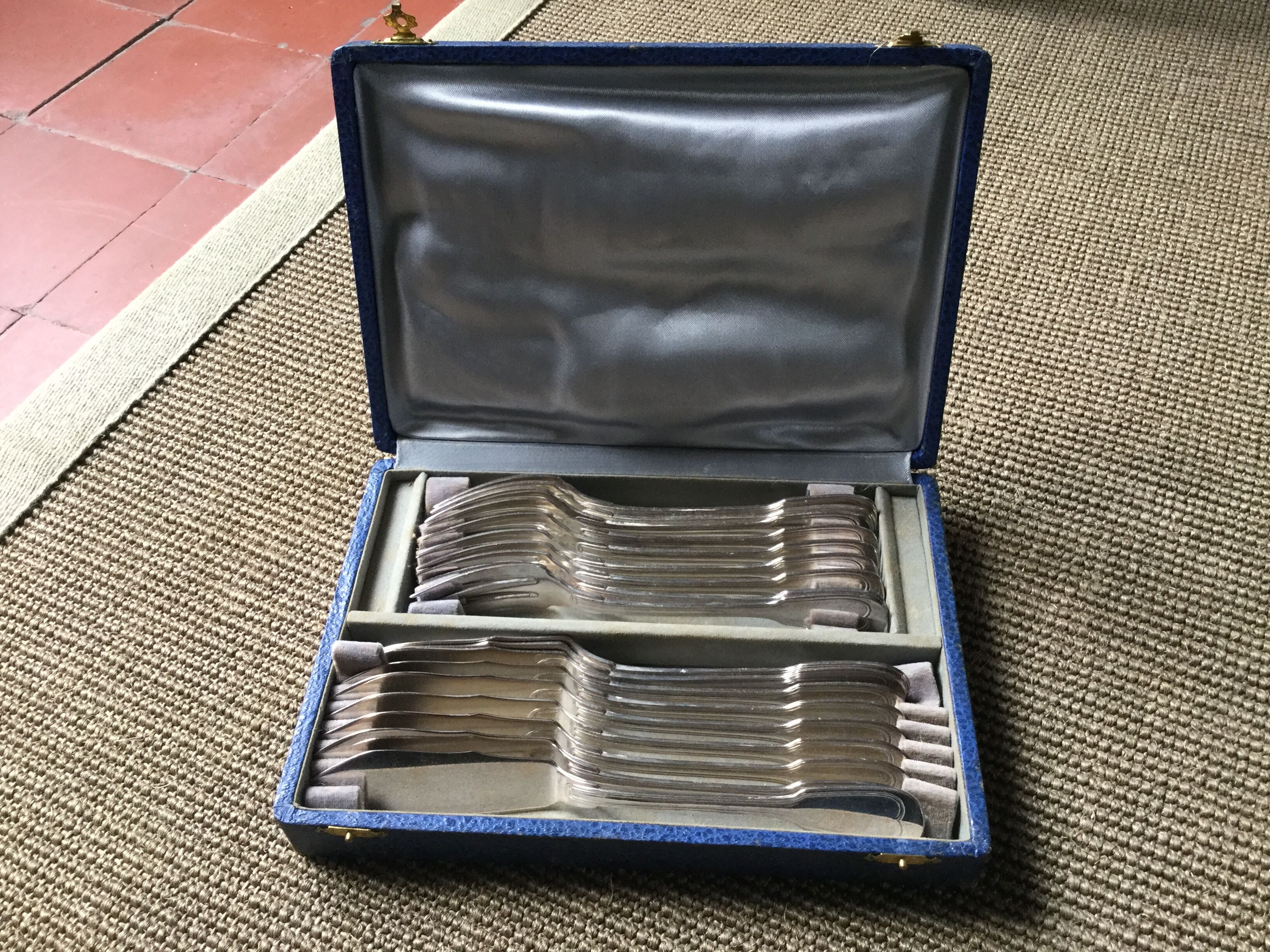 9 silver metal fish cutlery