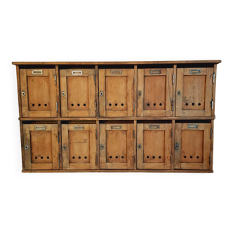 Armoire à casiers ancienne en chêne français – années 1920/30 – 10 compartiments – anciens casiers ou casiers à courrier