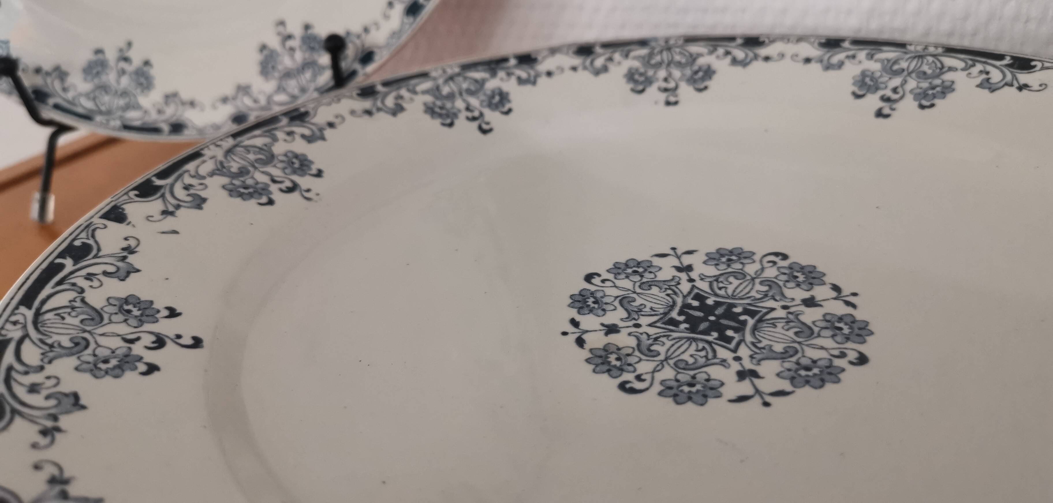 6 Flat plates in blue/green iron clay model “Mignon”, H & Cie Sarreguemines