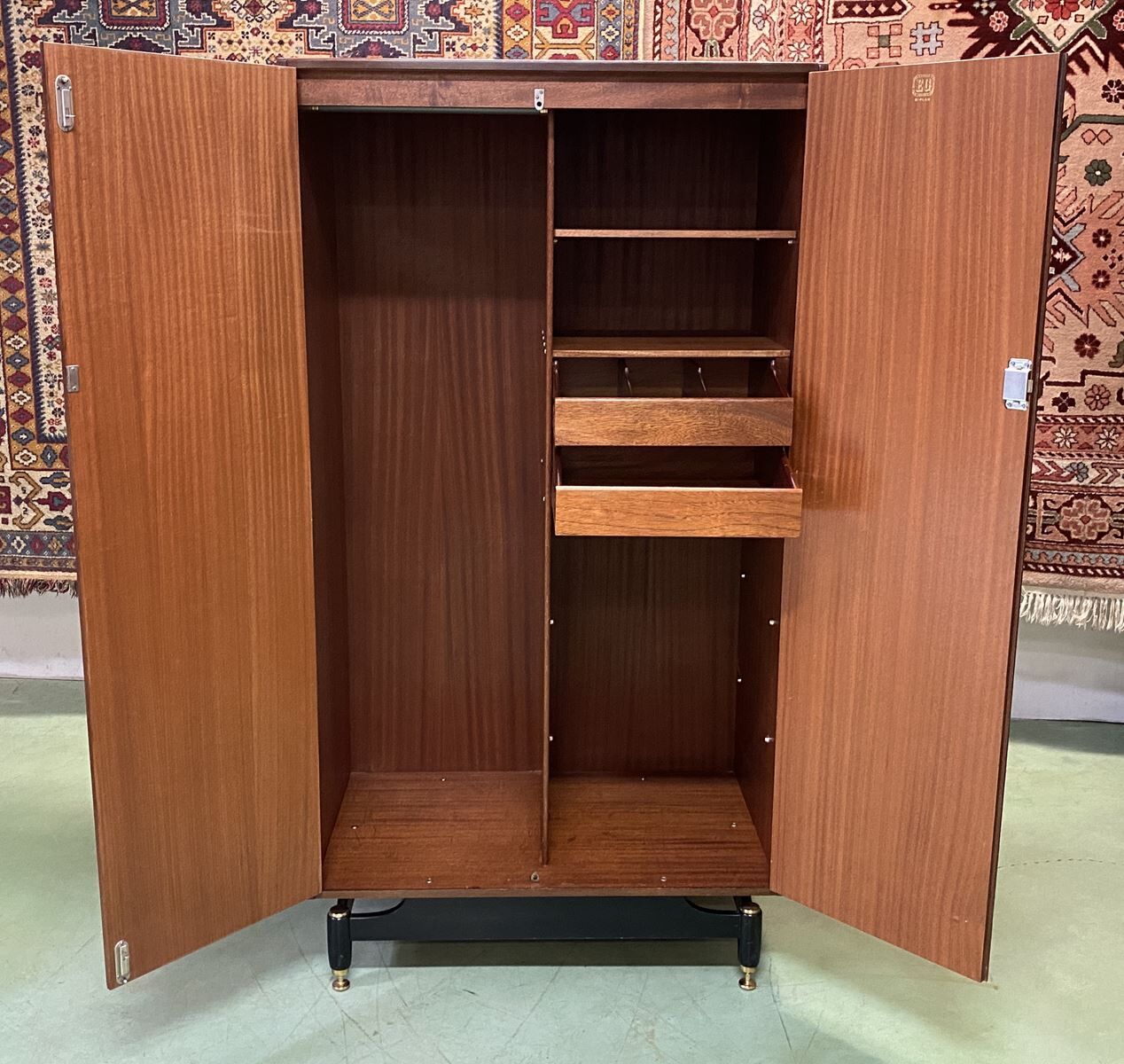 Dressing G-Plan in teak from the 70s