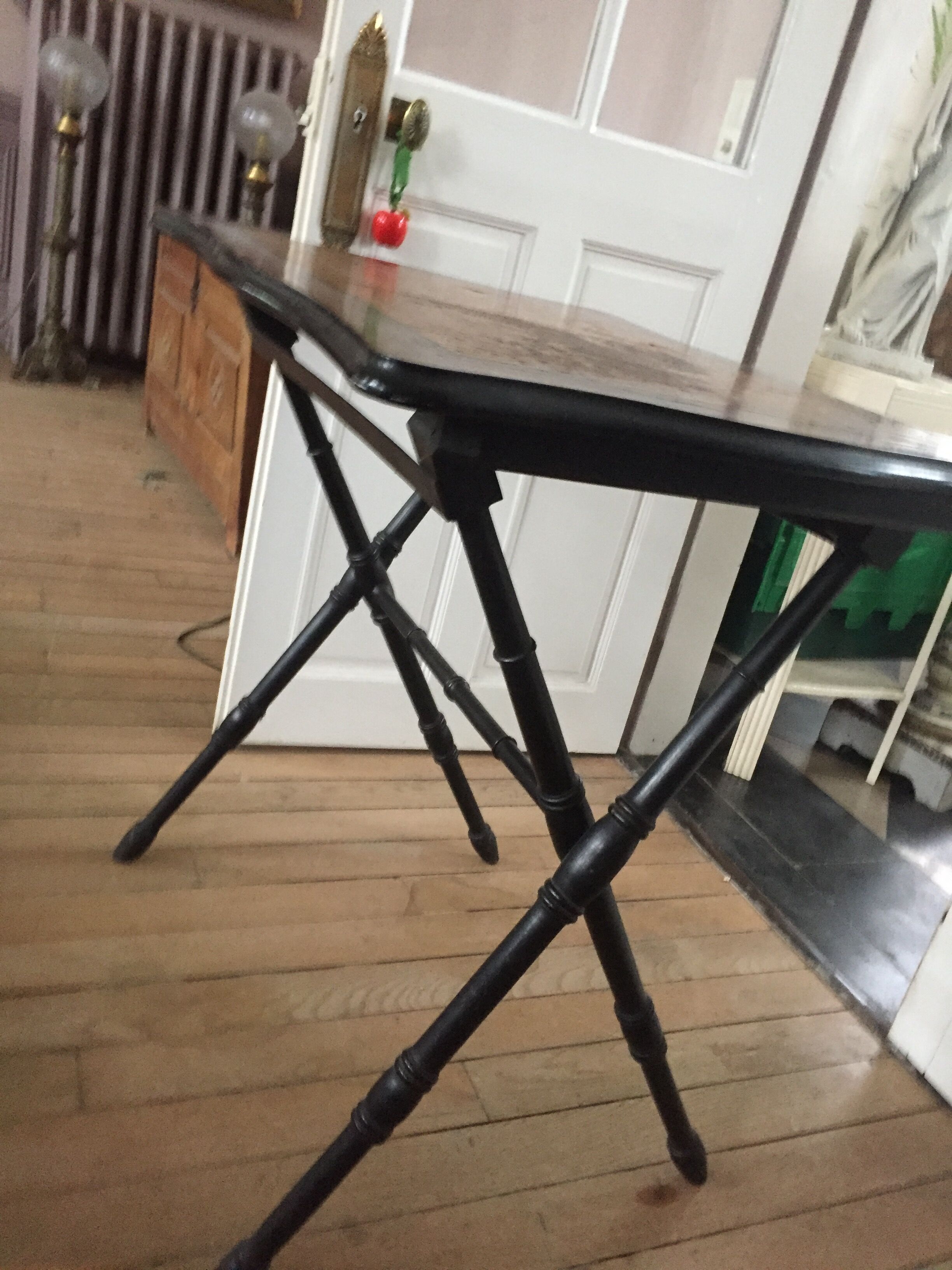 Folding table