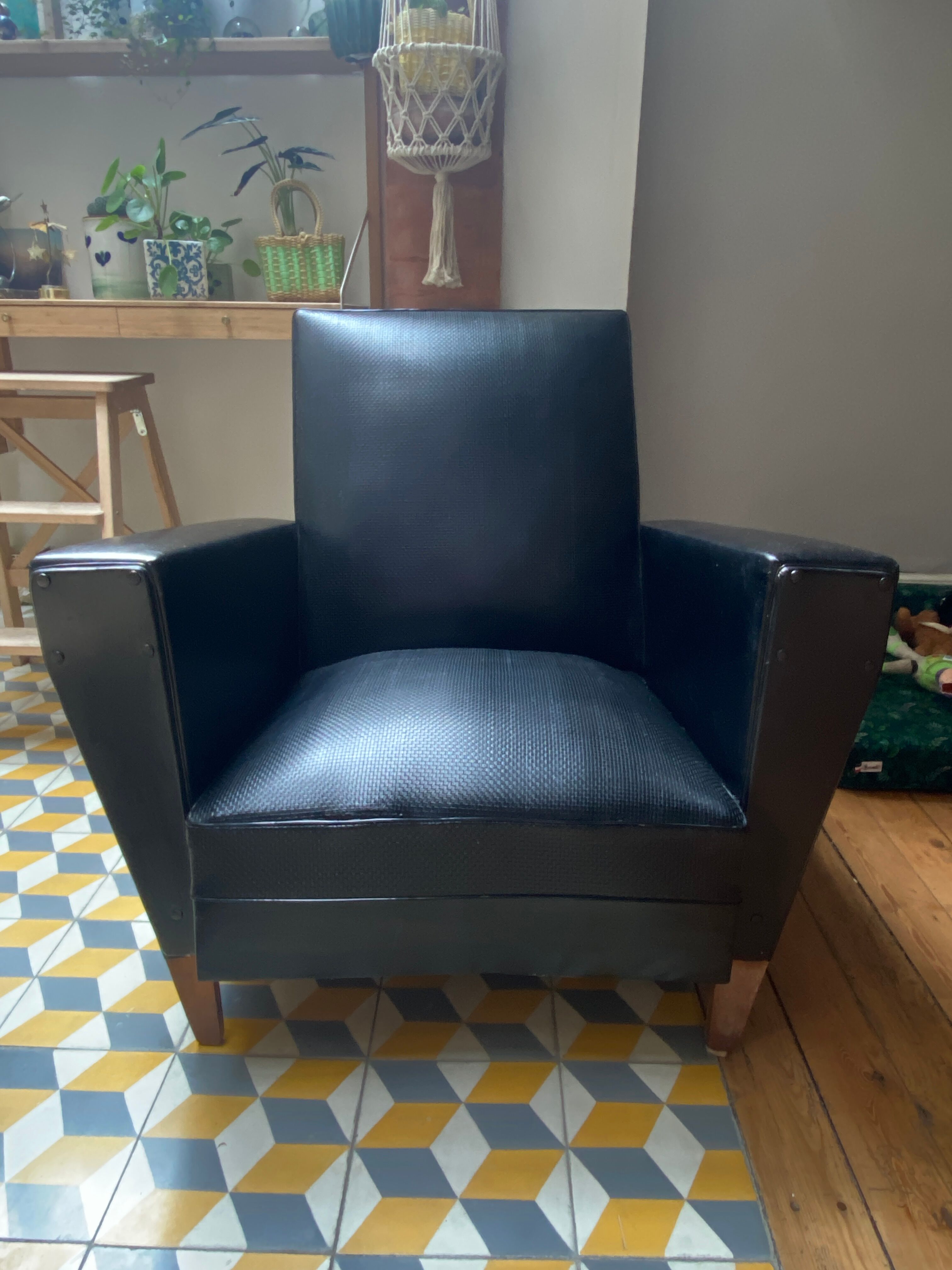 Vintage armchair skaï