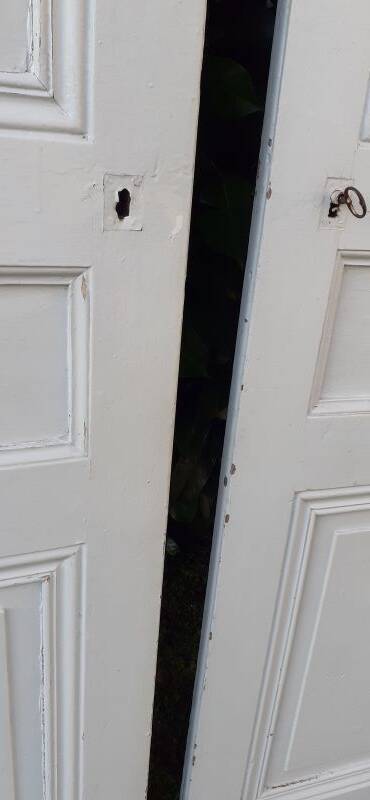Pair of old cupboard doors h220.5xL75cm each