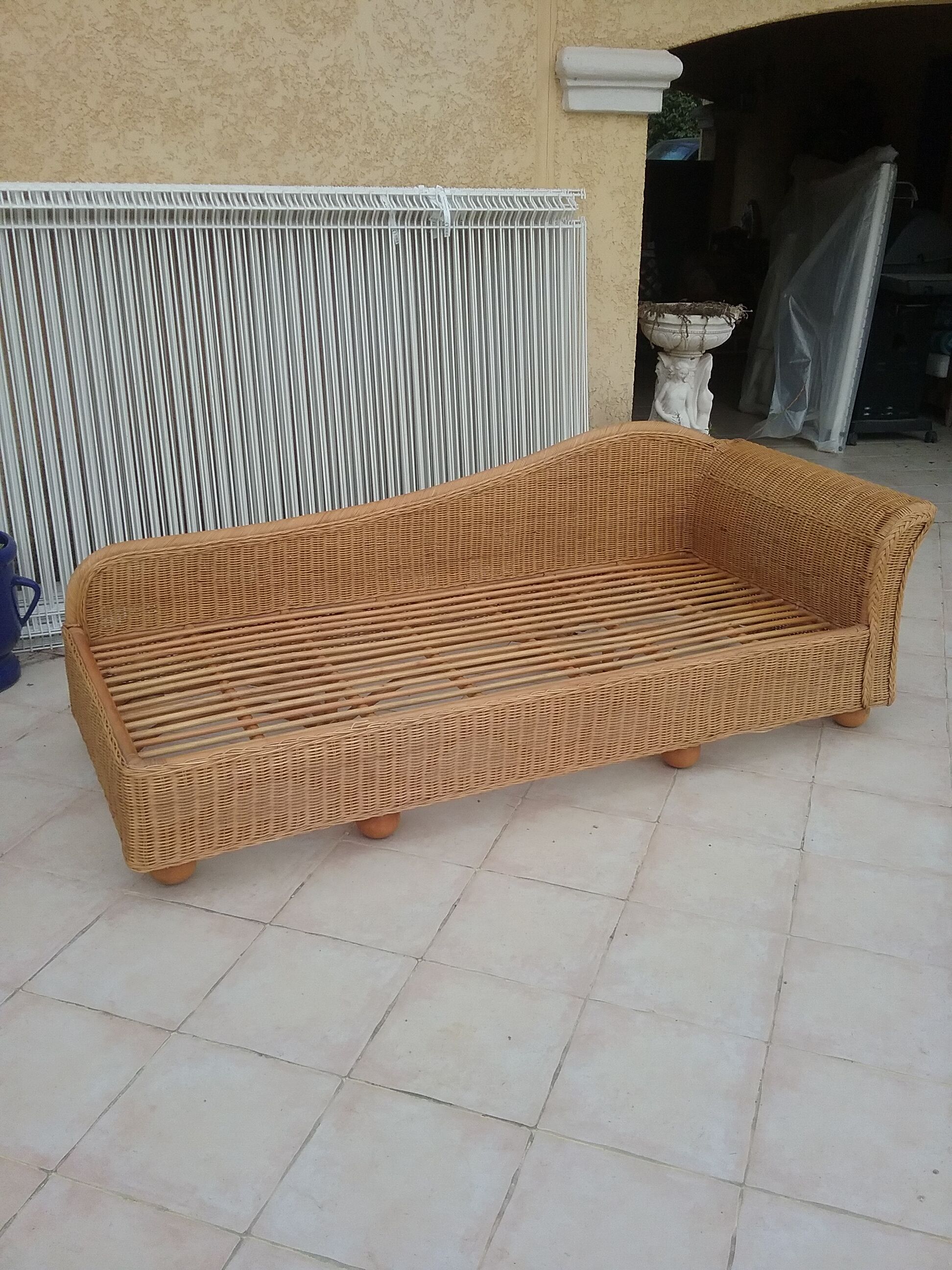 Rattan daybed