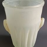 Beige fluted ear-shaped glass paste bucket