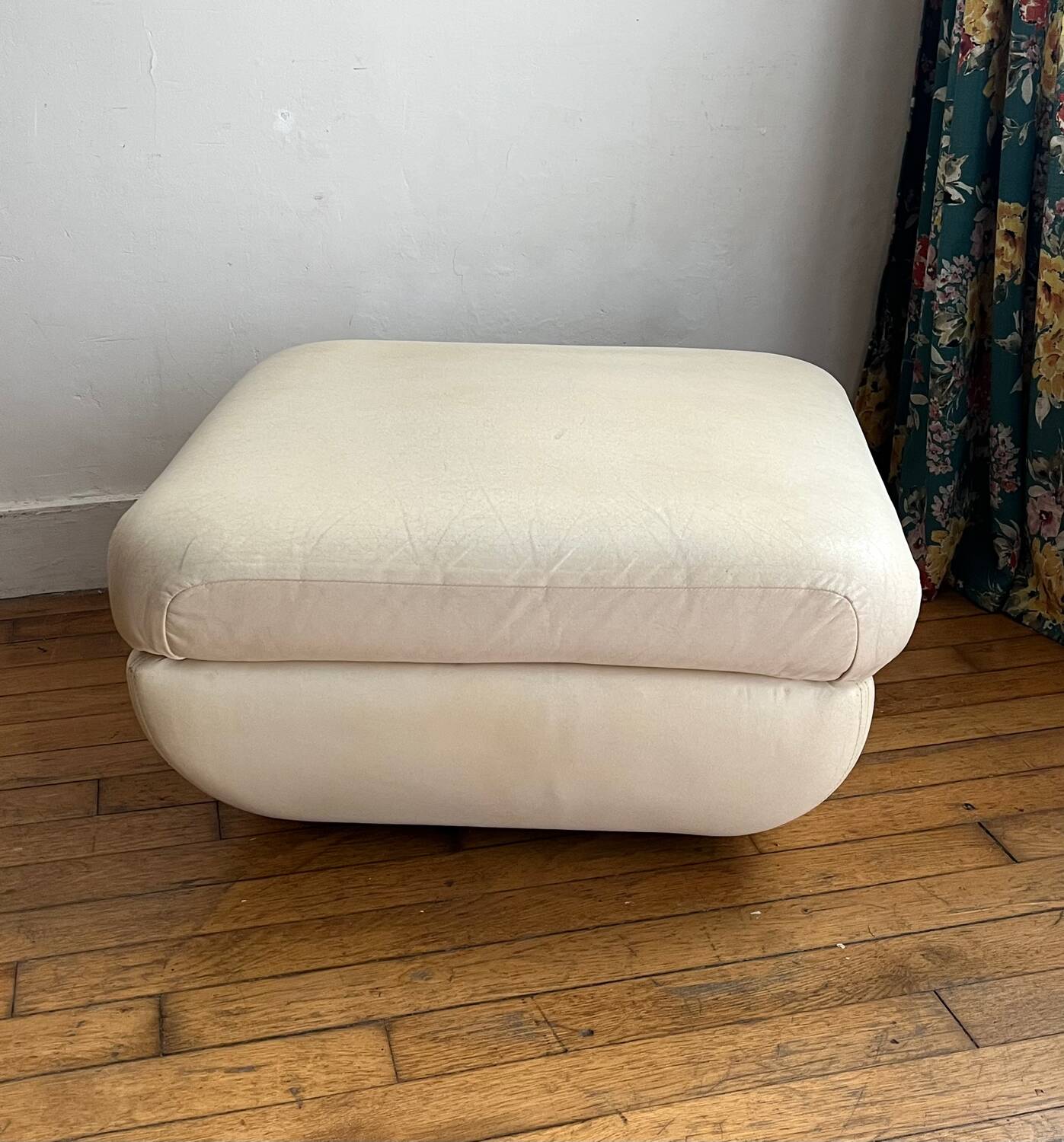 Leather pouf from the 70s/80s