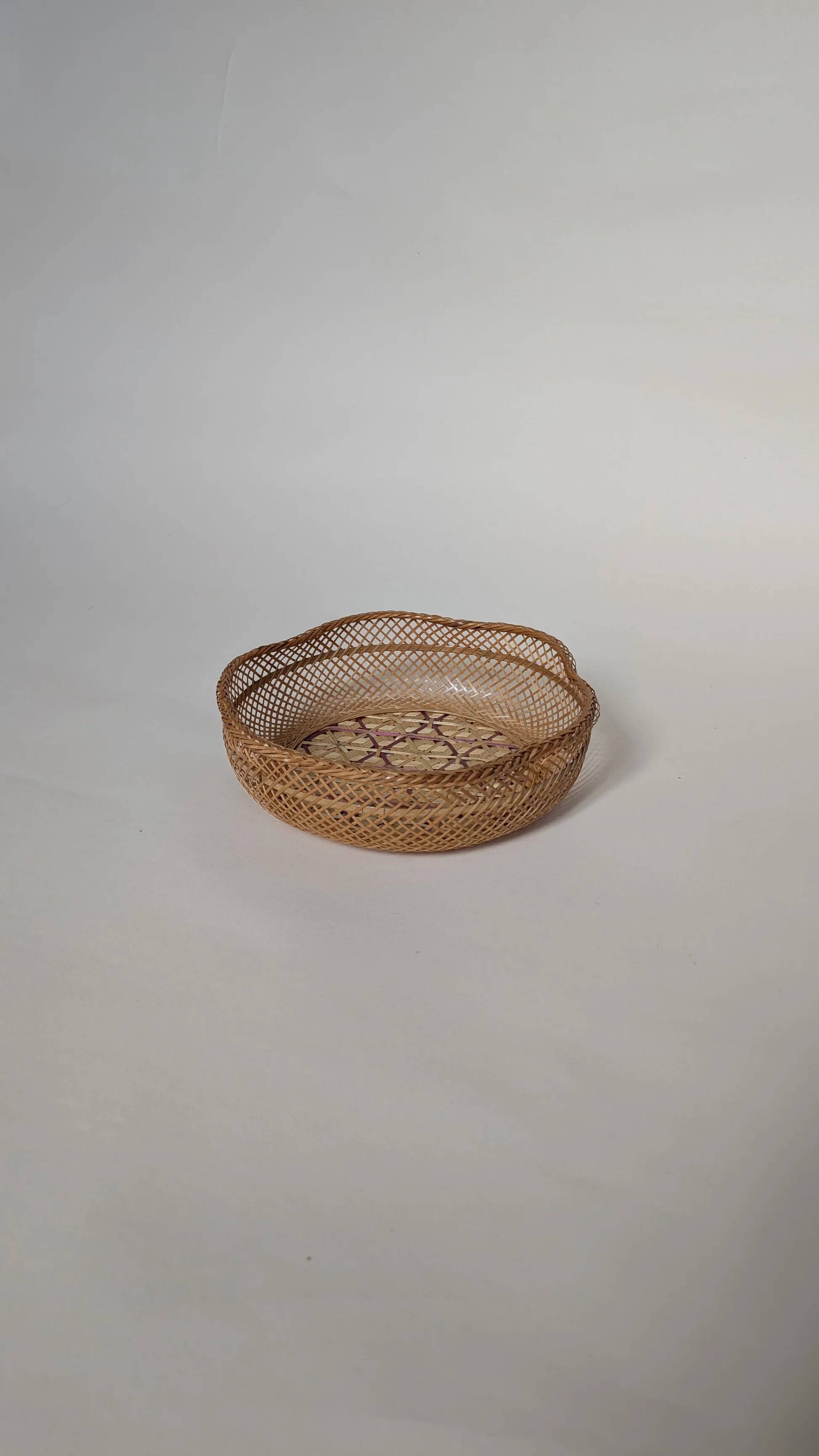 Woven basket made of natural fibre