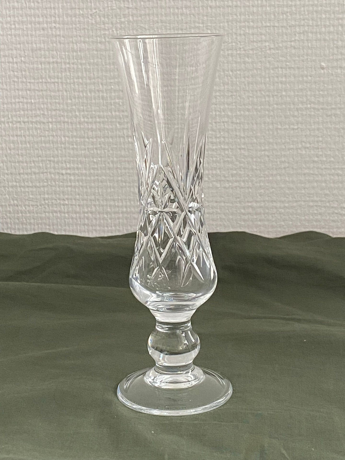 Cut crystal single-stem vase