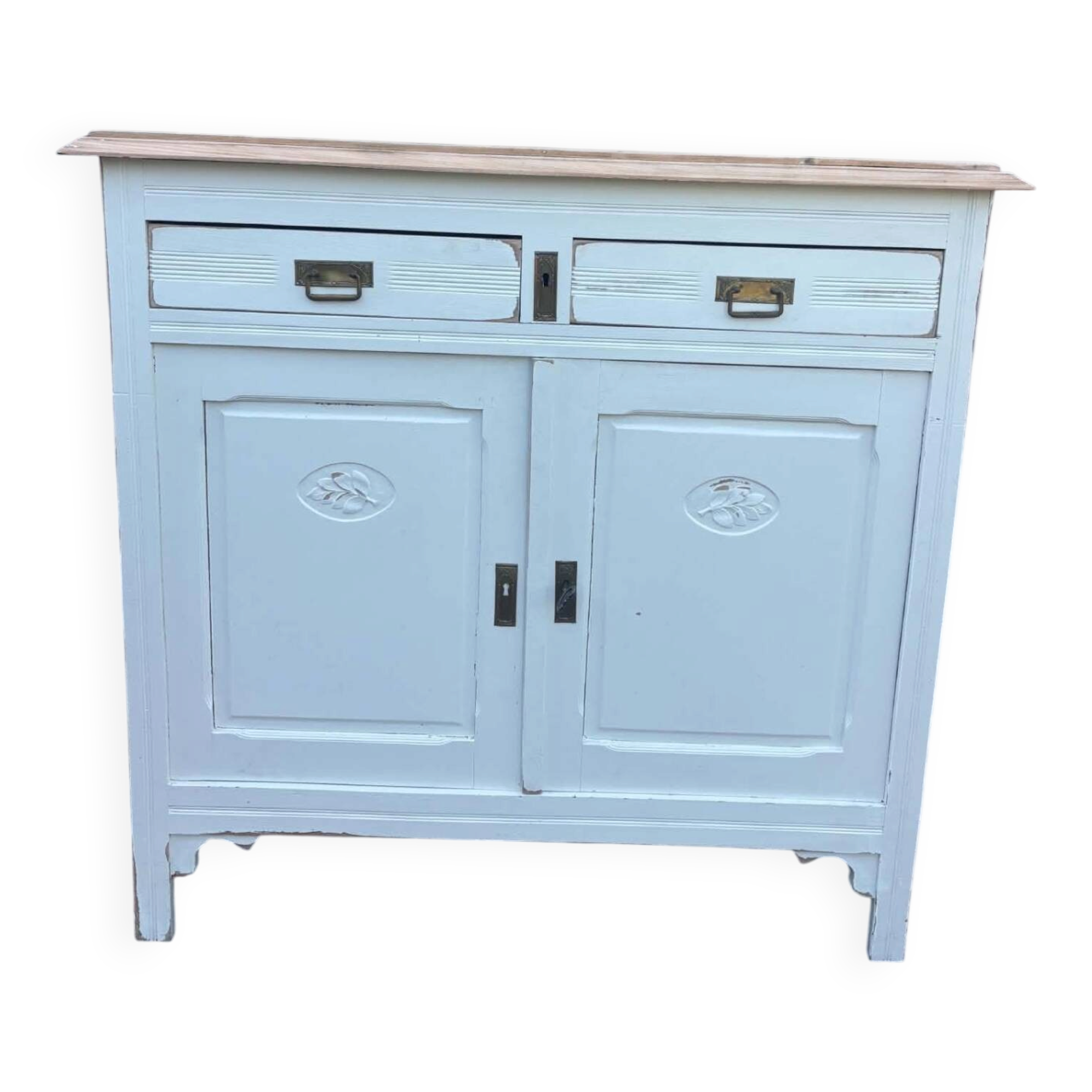 Old buffet revamped – chic vintage country style