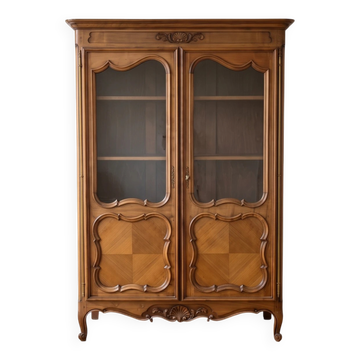 Vitrine en bois de merisier de style Régence