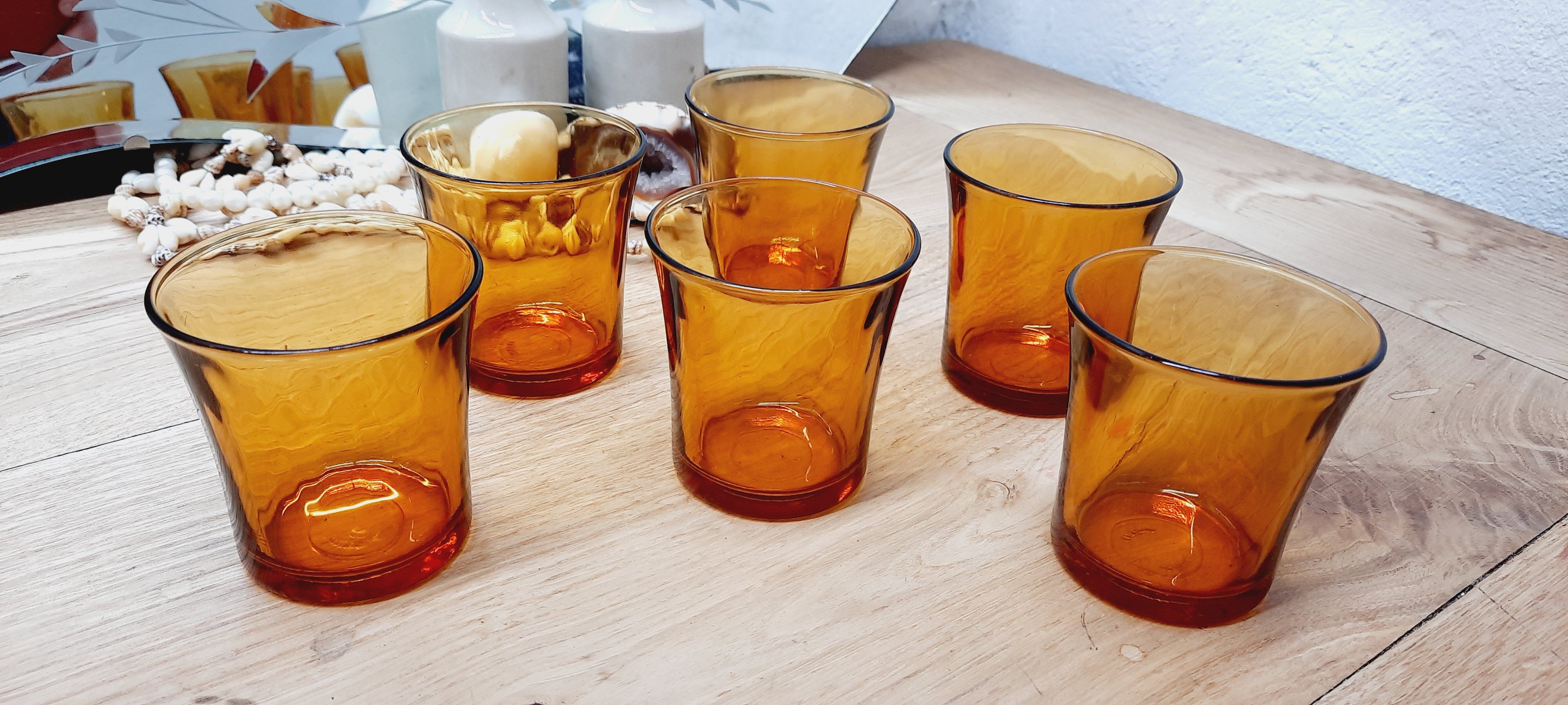 Set 6 amber glasses and decanter