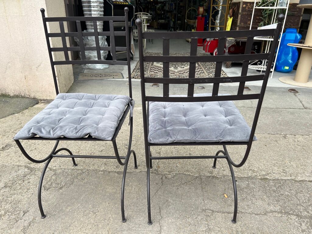 Set of 4 wrought iron chairs with seat cushions