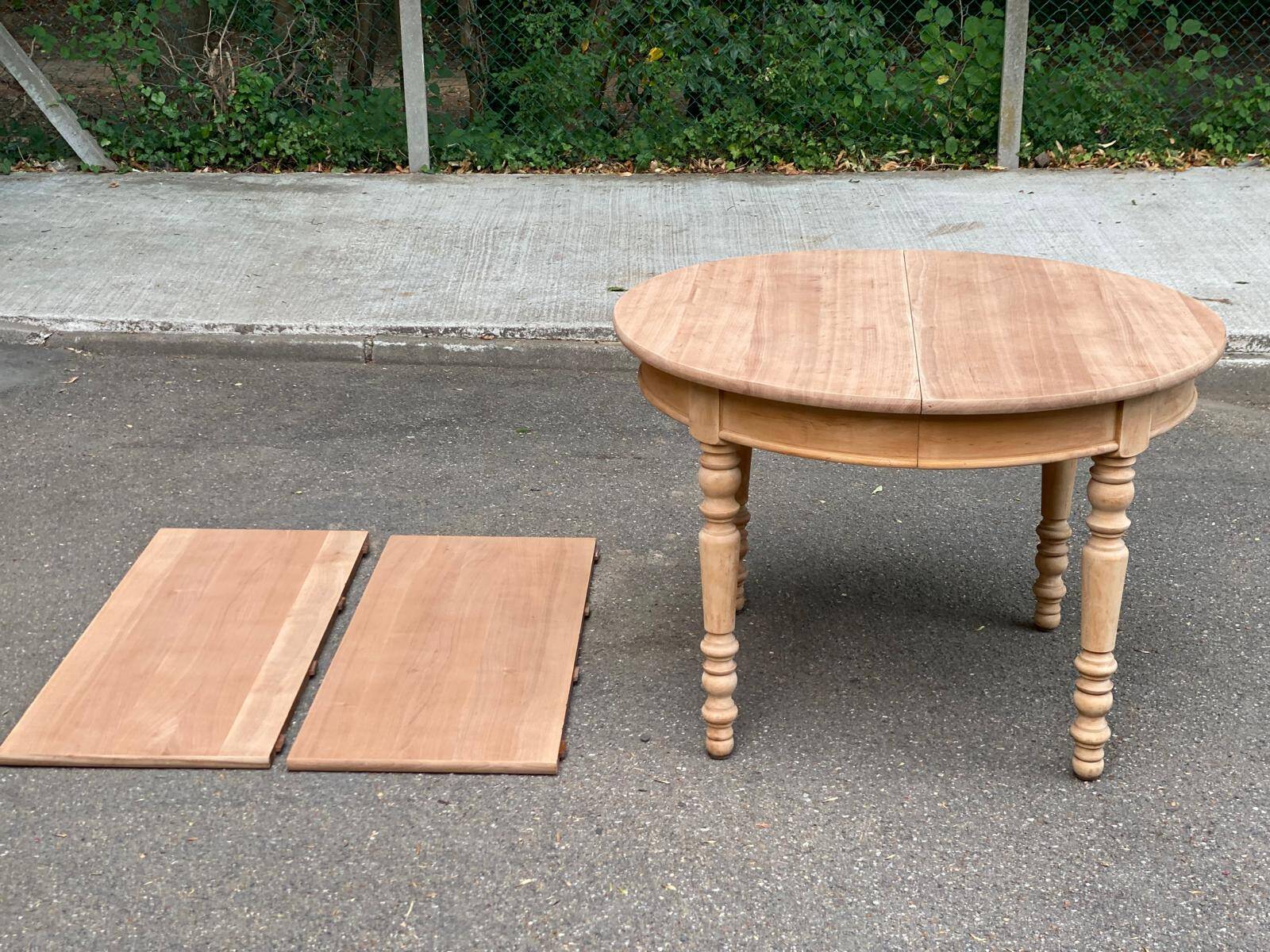 Round extendable dining table stripped in solid cherry wood France 1950