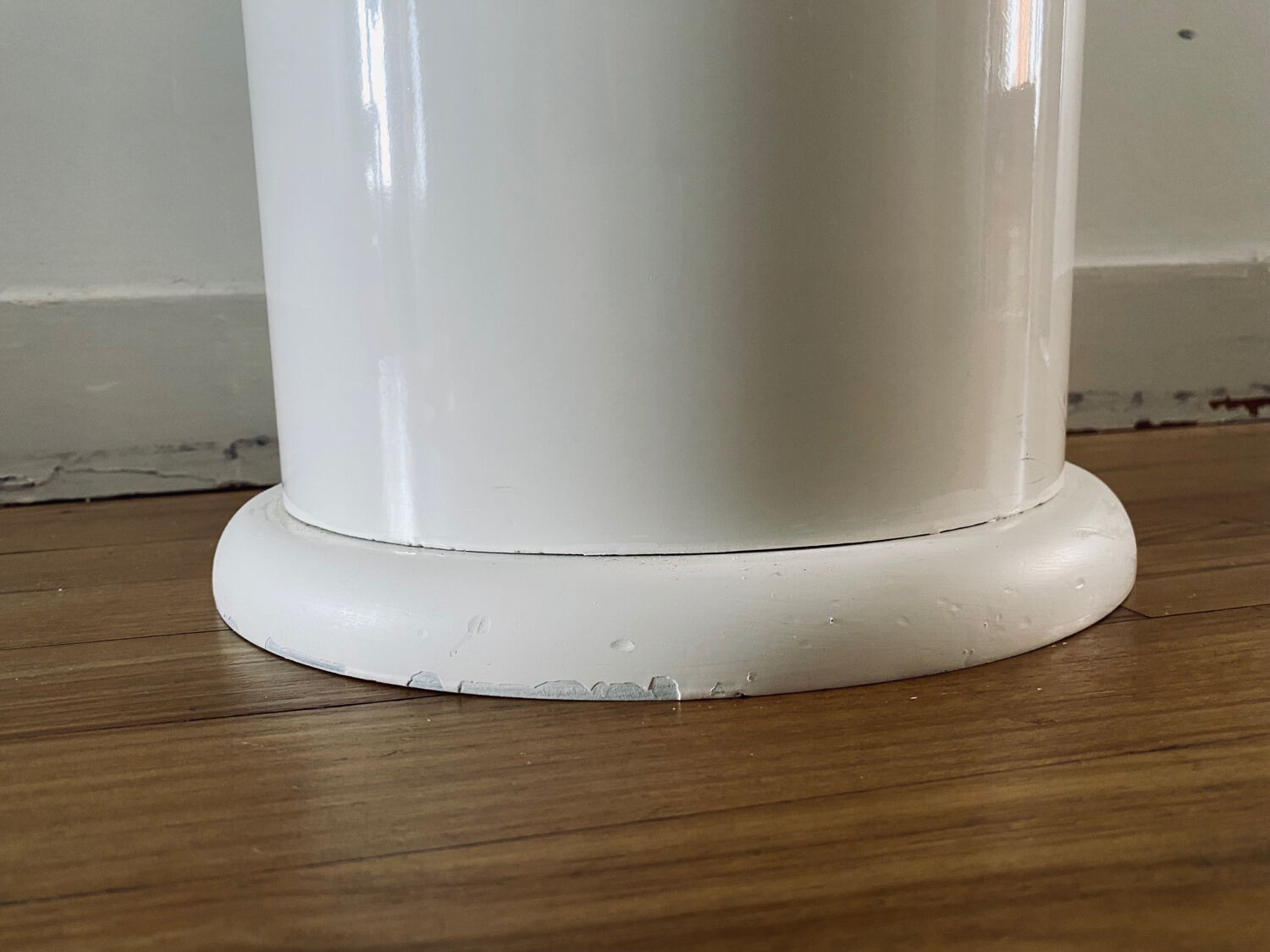 White lipstick mirror