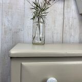 Dresser with compass feet